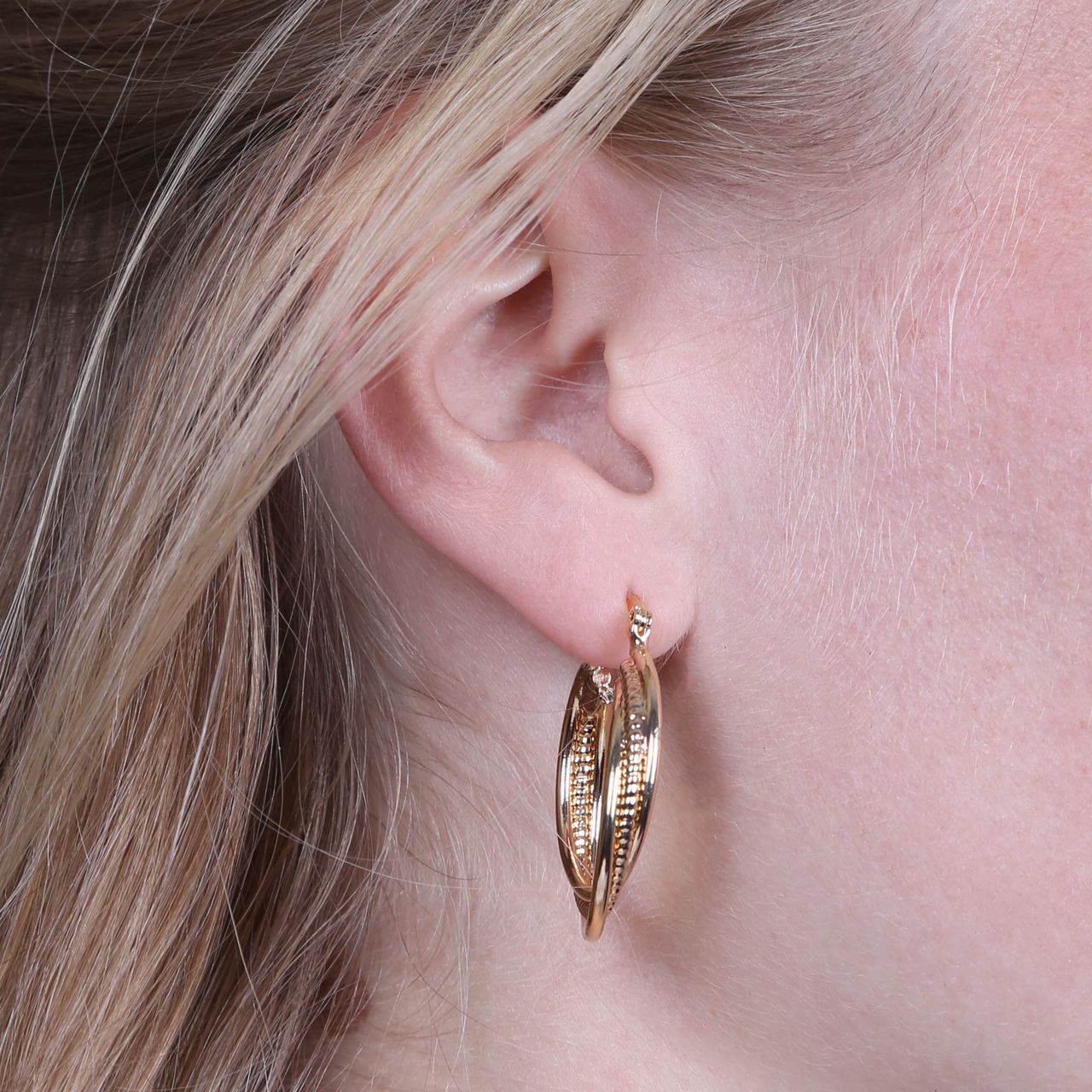 Goudkleurige bijoux oorringen