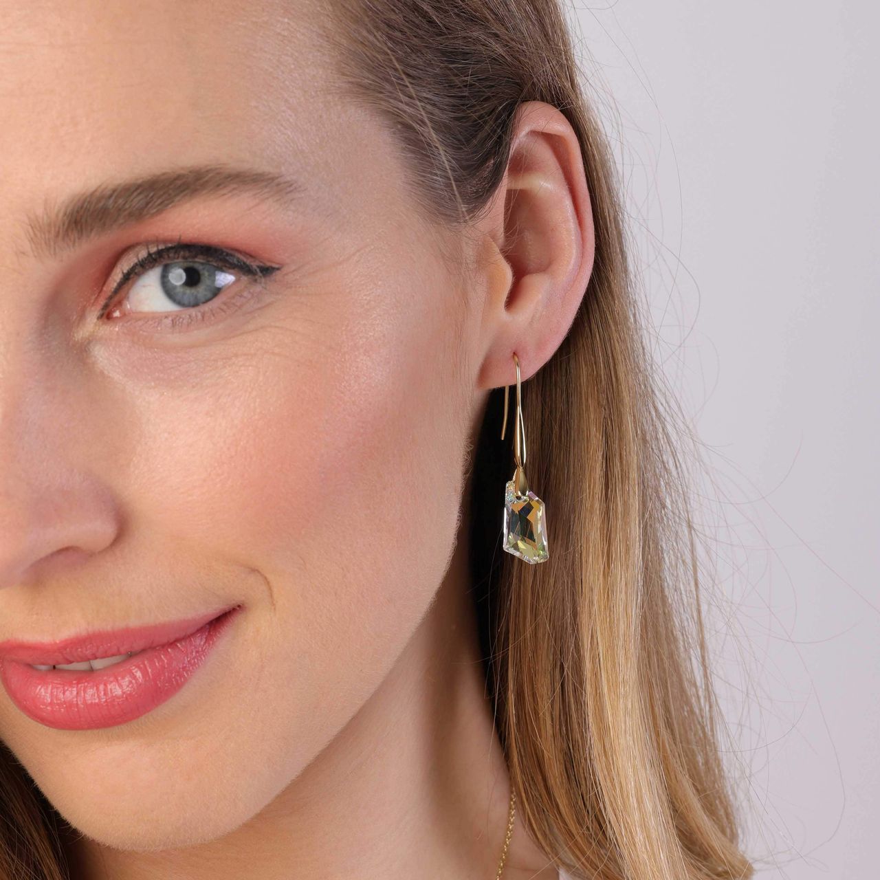 Zilveren goldplated oorringhangers met kristal voor dames