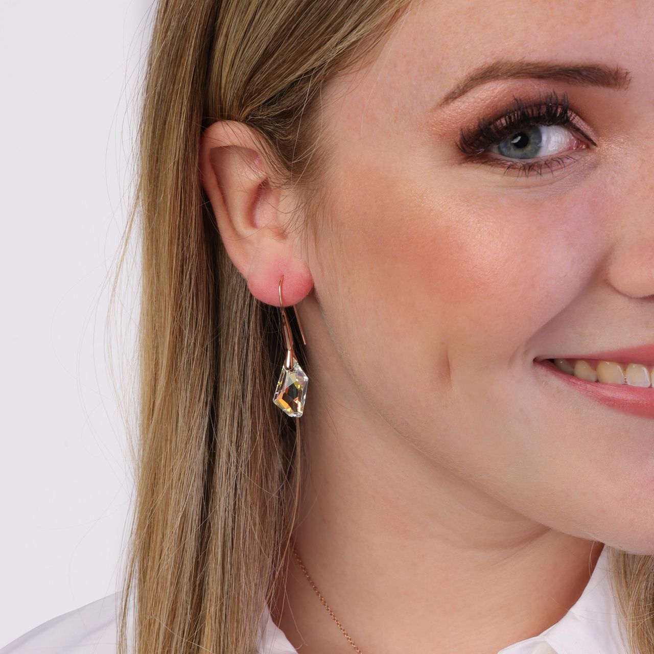 Zilveren roséplated oorringhangers met rose kristal voor dames