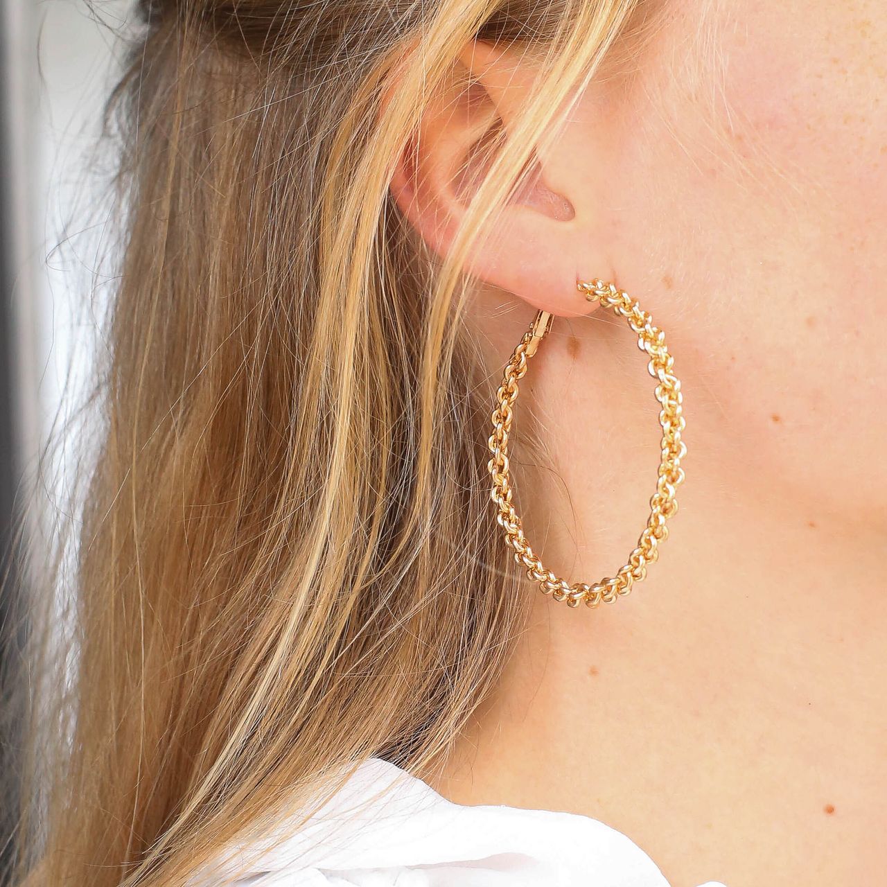 Goudkleurige bijoux oorringen