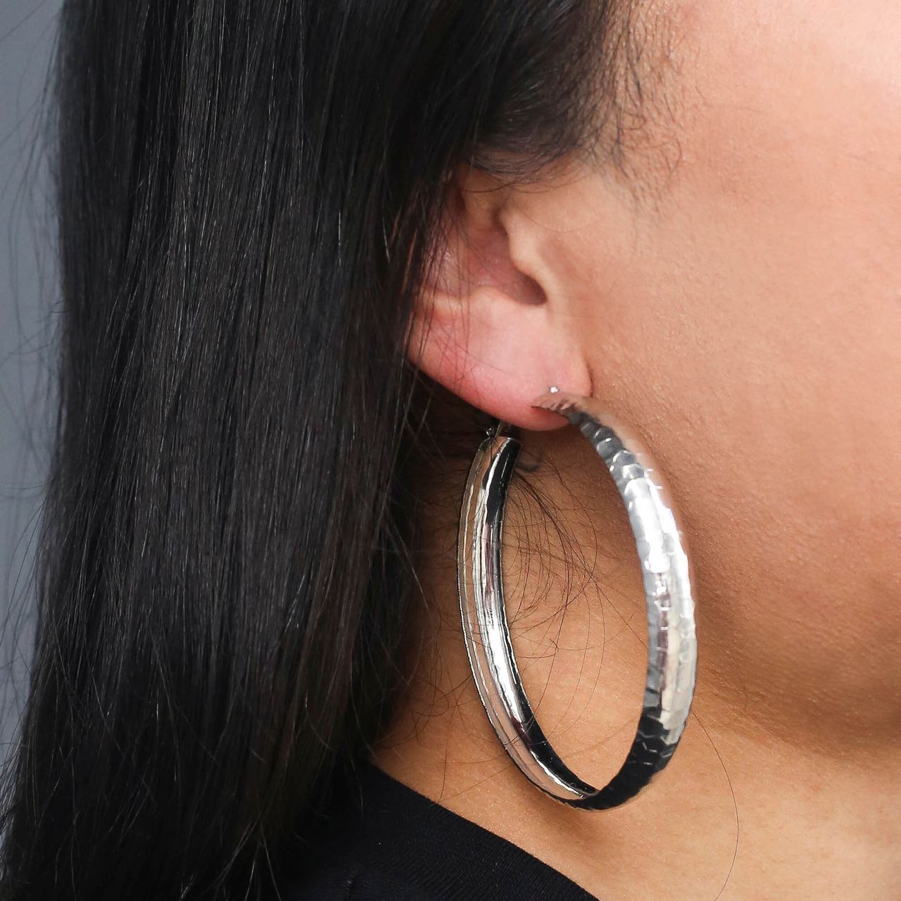 Zilverkleurige bijoux oorringen