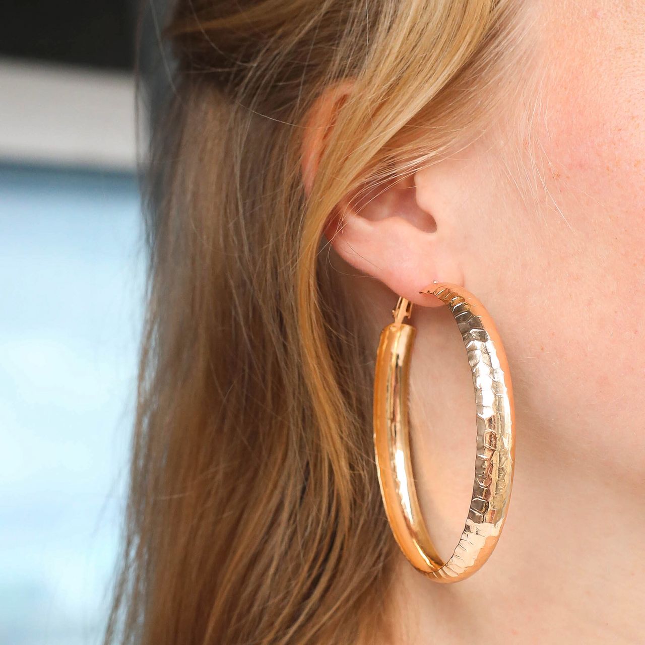 Goudkleurige bijoux oorringen