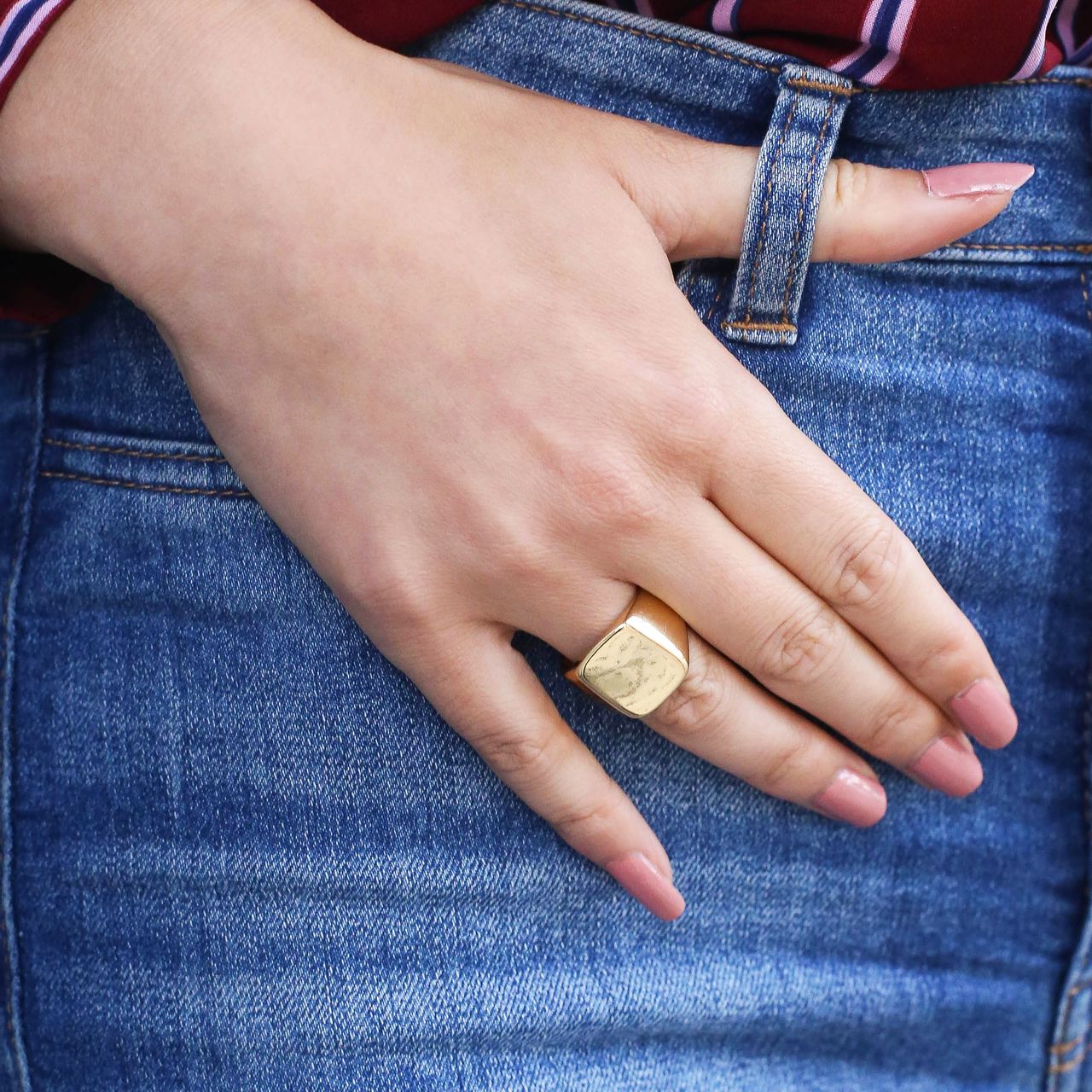 Goudkleurige bijoux zegelring