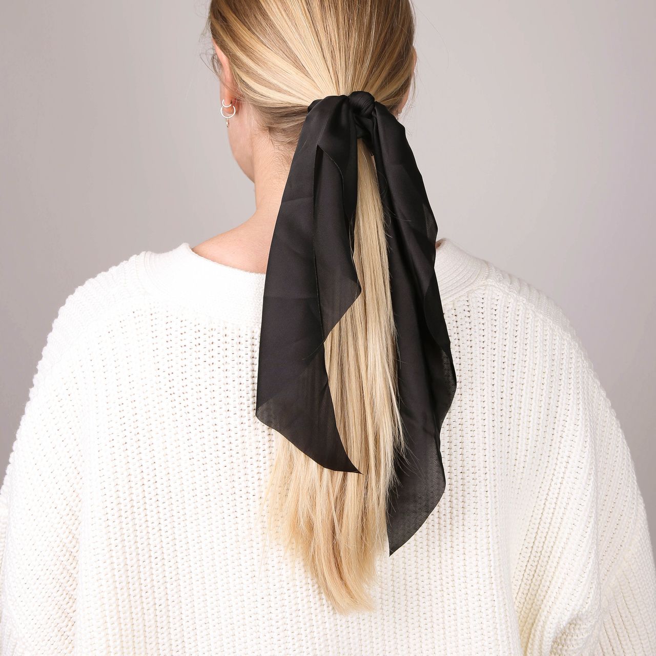 Zwart scrunchie met sjaaltje