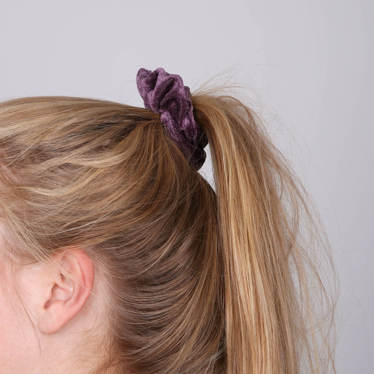 Velvet scrunchie paars