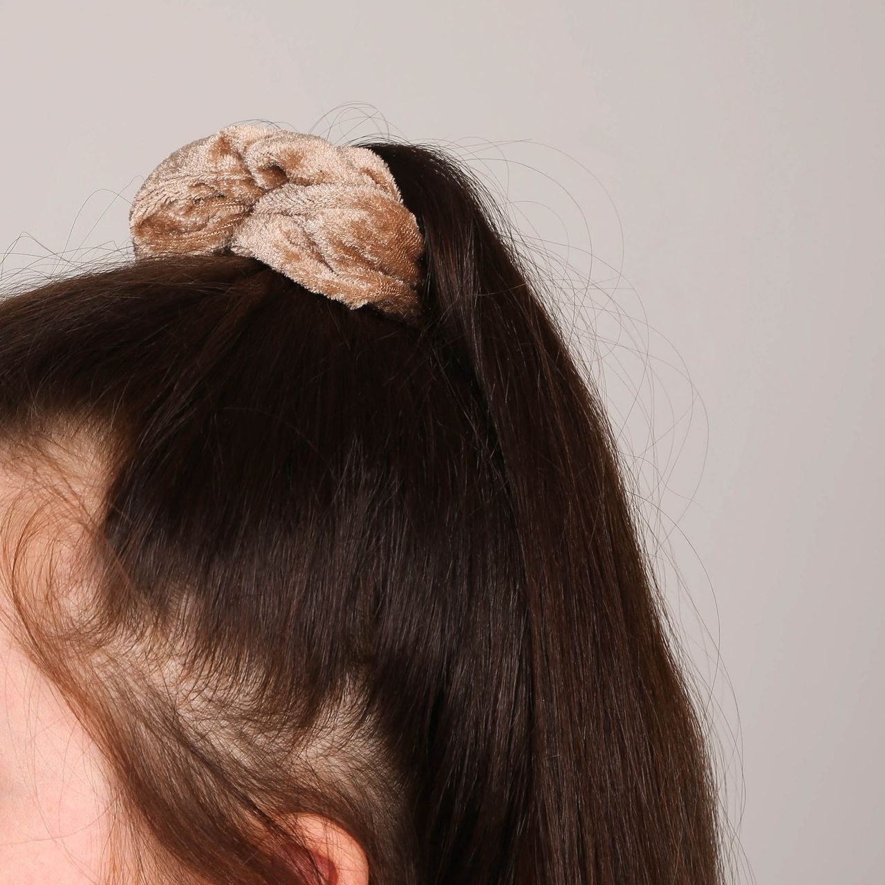 Velvet scrunchie beige