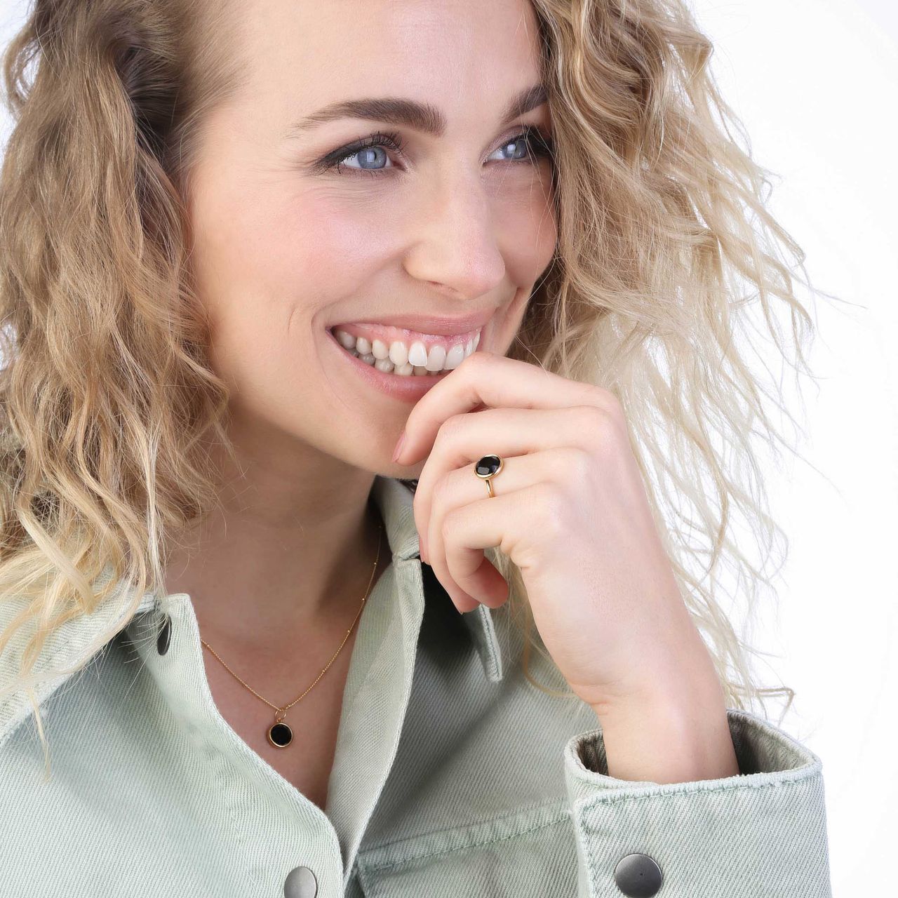 Zilveren goldplated ring met zwarte onyx voor dames