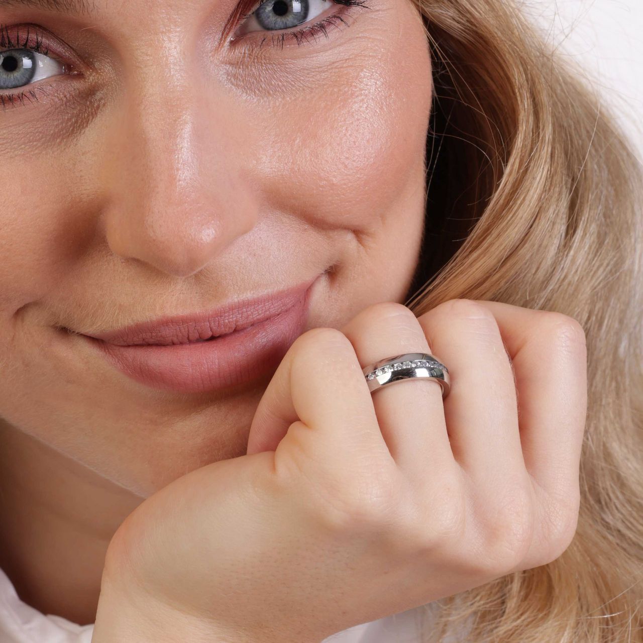Stalen ring met wit zirkonia