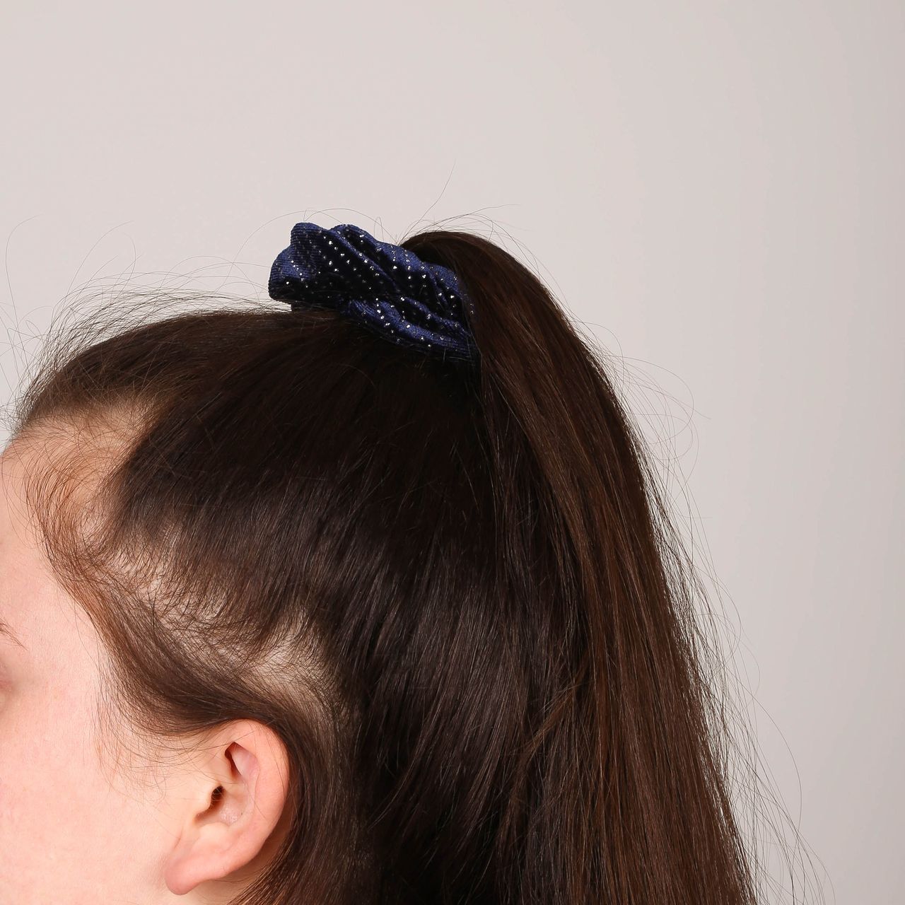 Velvet scrunchie blauw met glitter