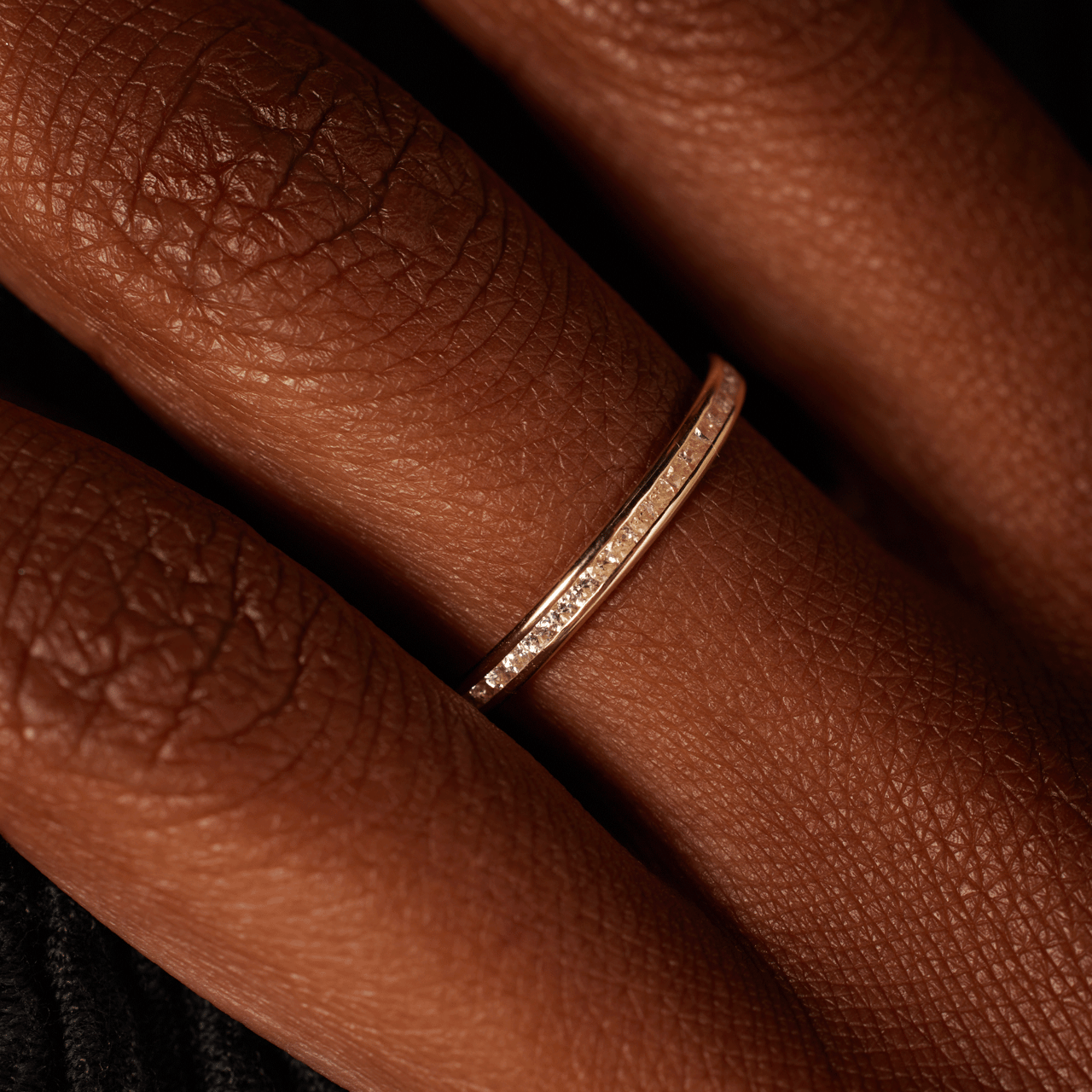 Schienenring, 375 Gold, rundum mit Zirkonia