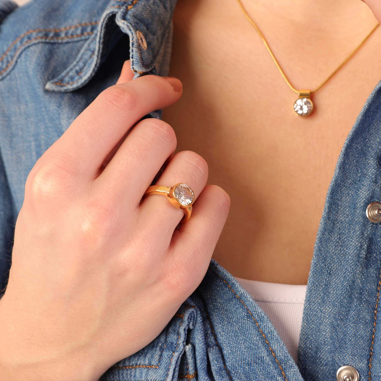 Stainless steel ring goldplated met witte zirkonia