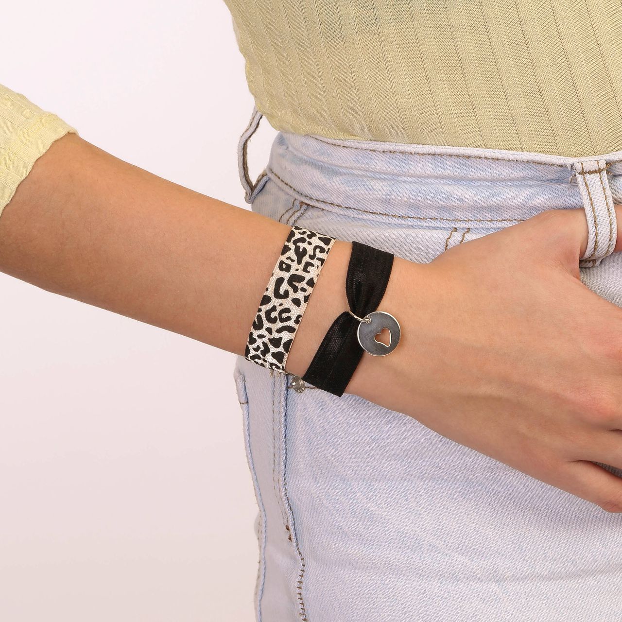 Armbanden setje byoux met zilverkleurige bedel