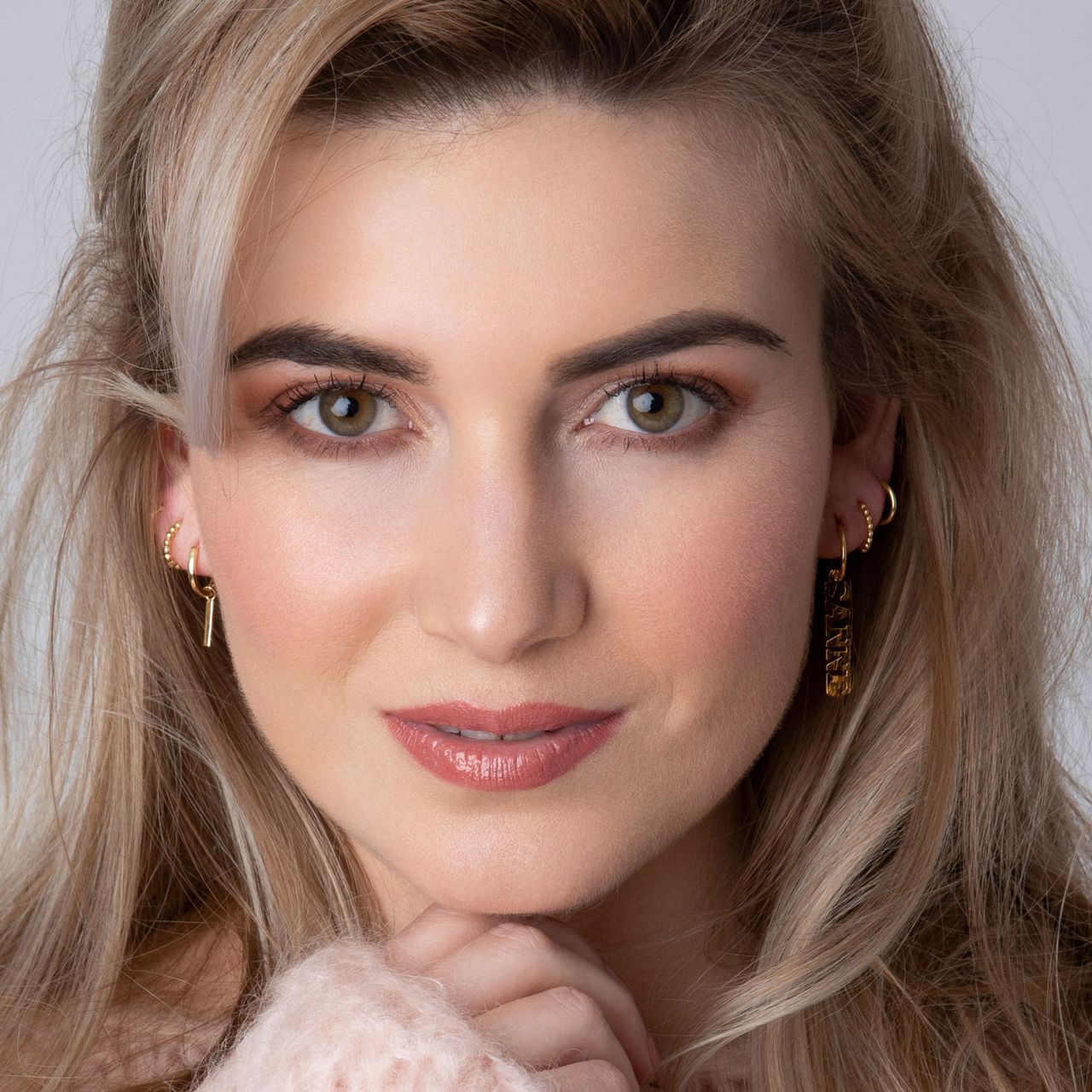 Zilveren naamoorbellen goldplated voor dames