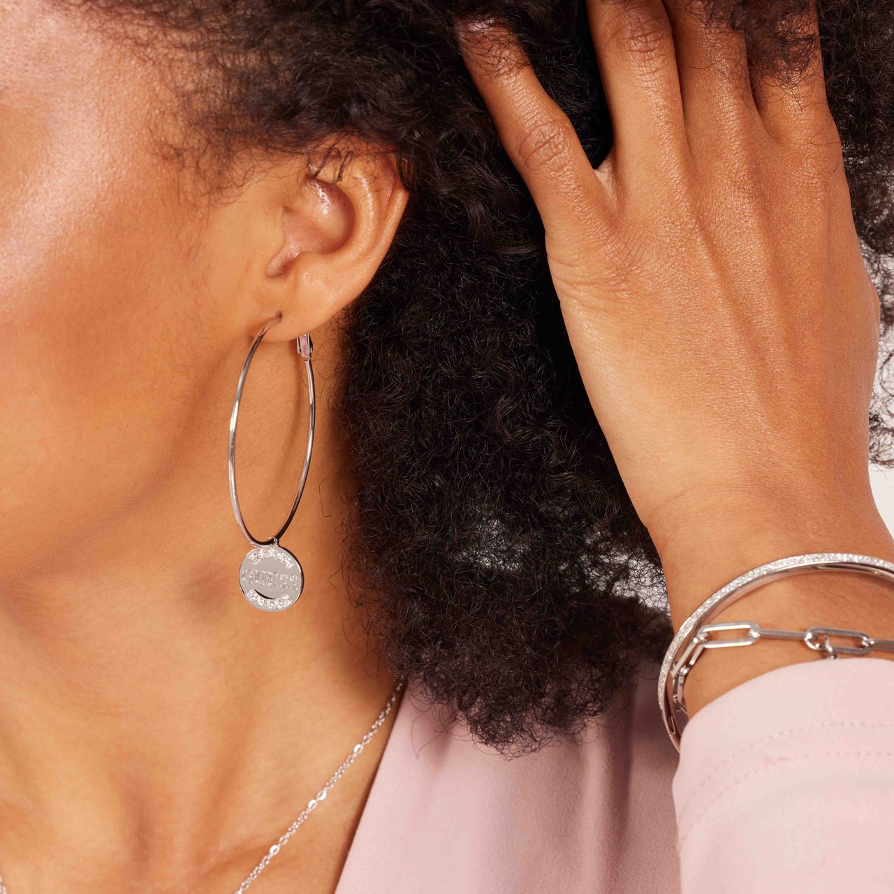 Guess stainless steel oorringen Guess logo 50mm voor dames