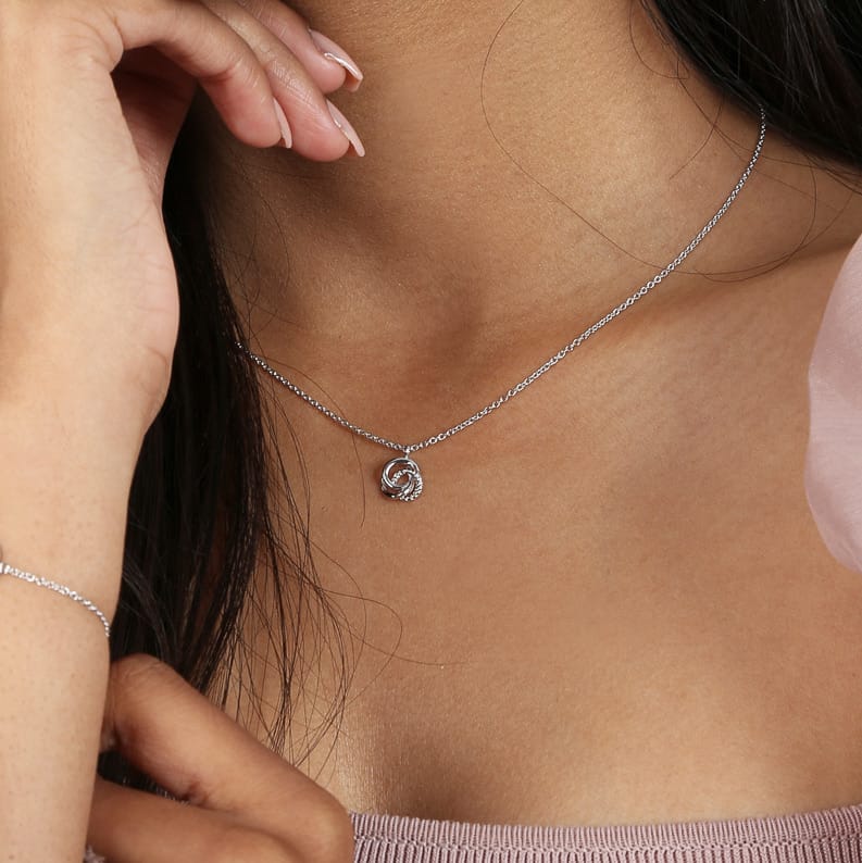 Zilveren ketting met hanger cirkels