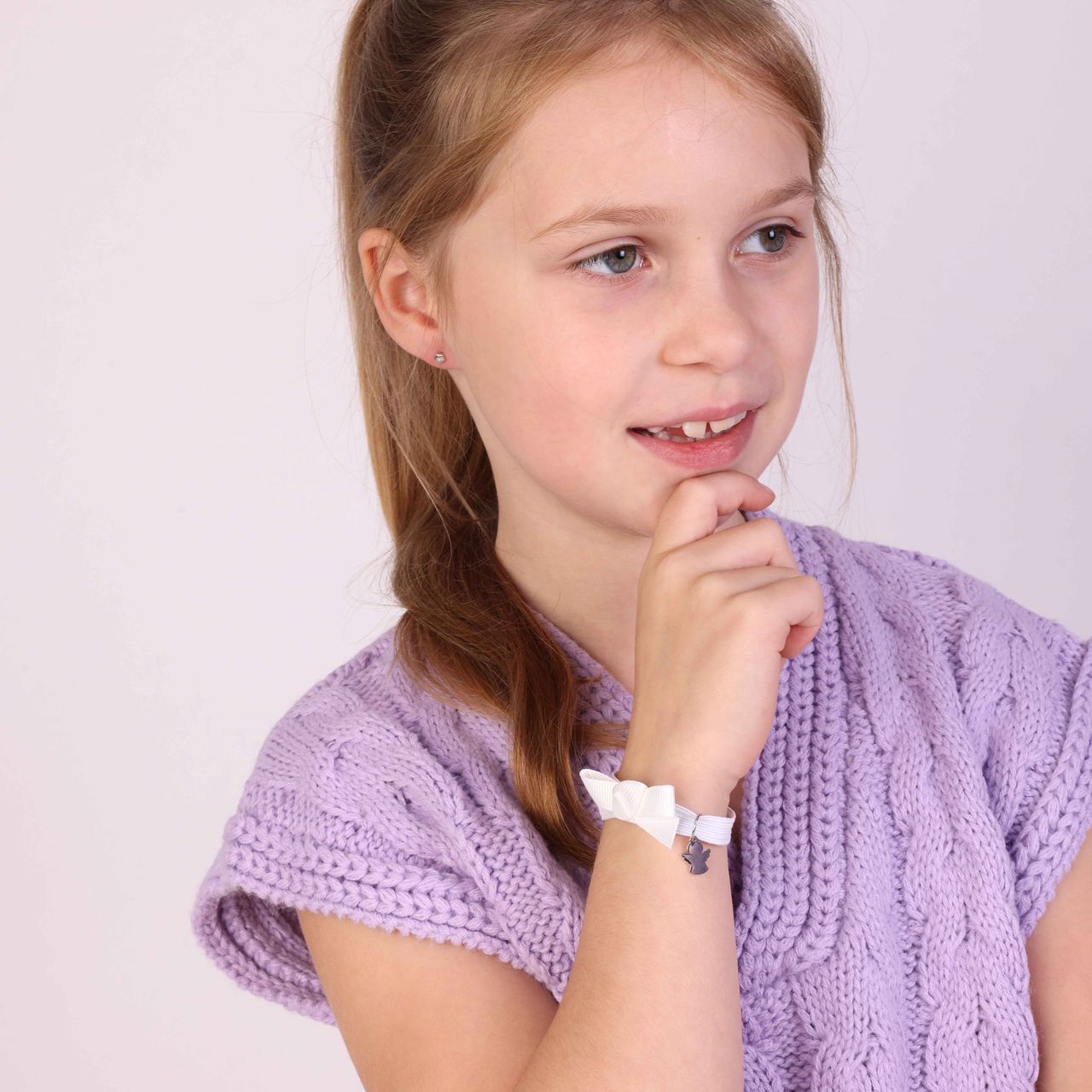 Witte kinderrekarmband met hanger engel