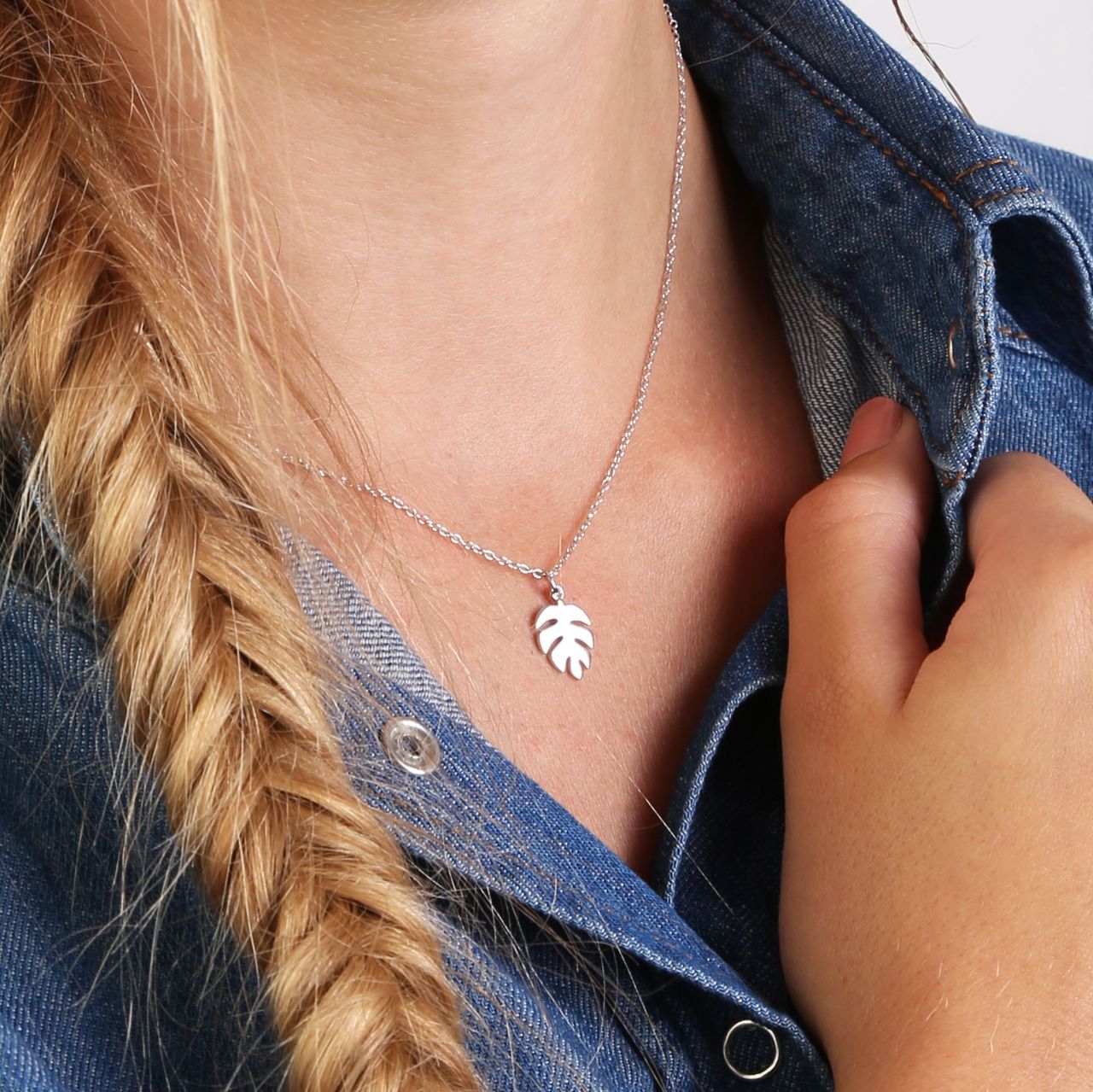 Zilveren ketting met hanger blad