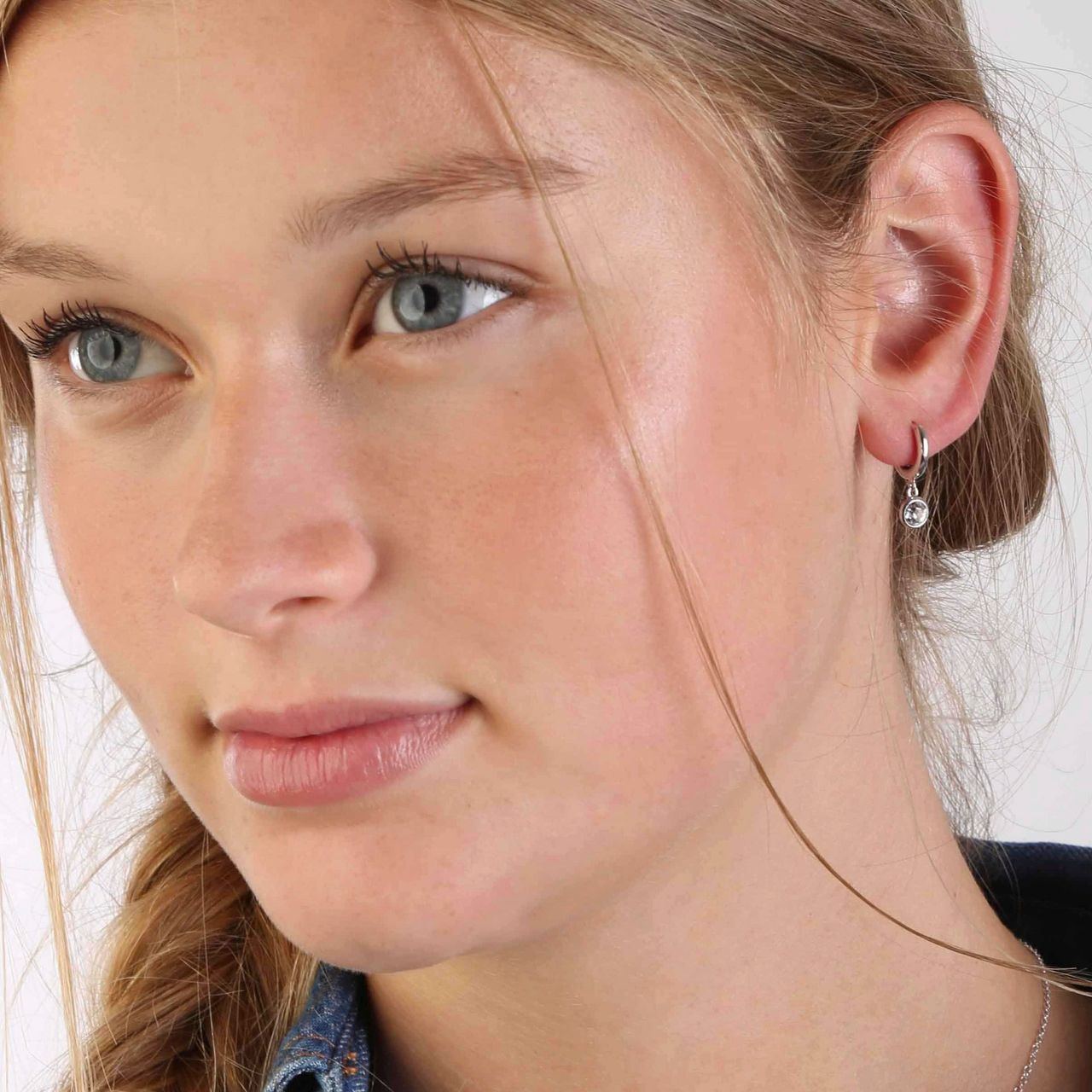 Zilveren oorringen kristal wit