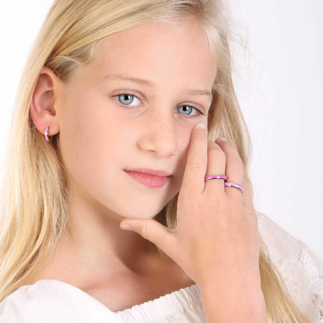 Gerecycleerd stainless steel kinderring met emaille licht roze