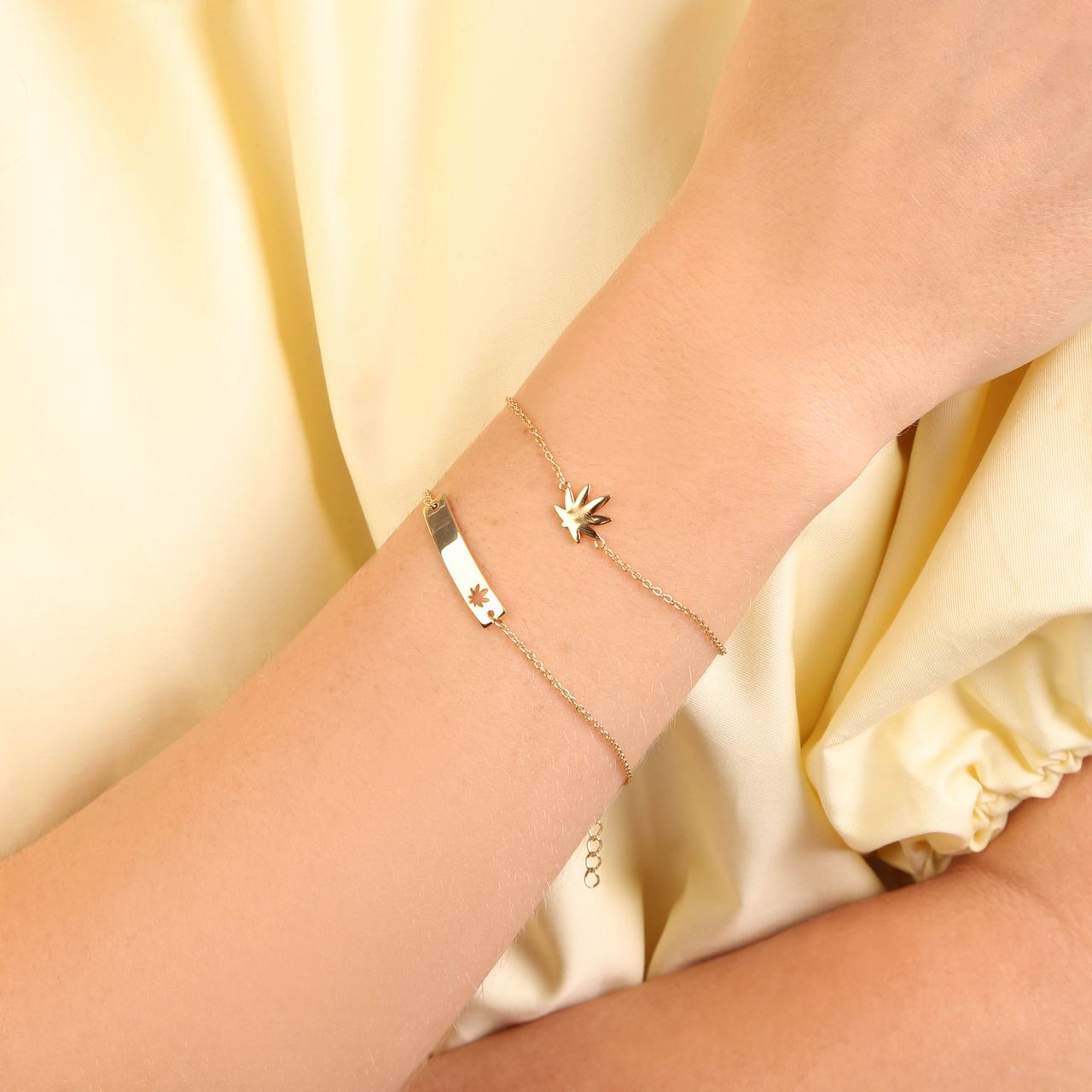 Zilveren goldplated armband bar open wietblad