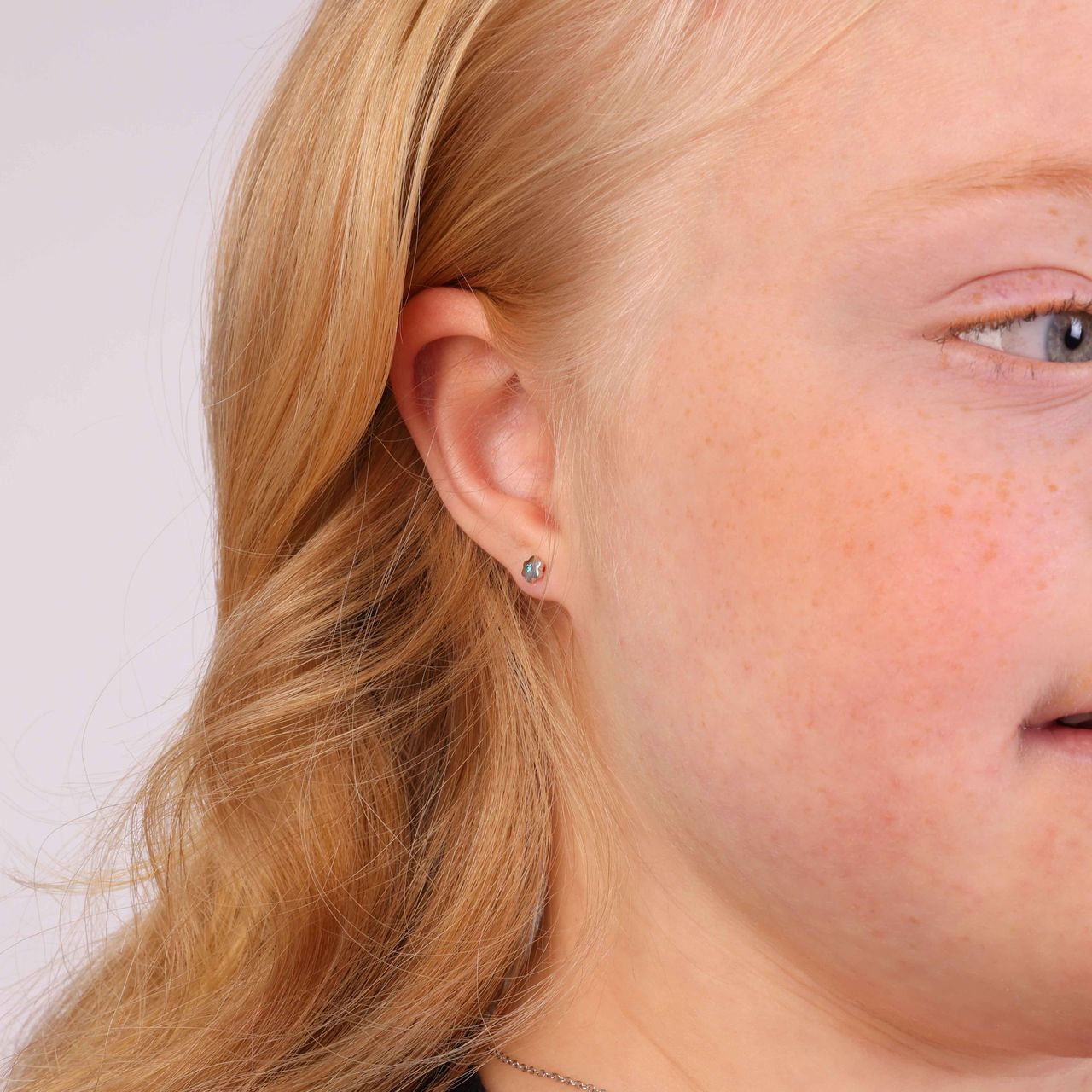 Zilveren kinderoorbellen bloem aqua zirkonia