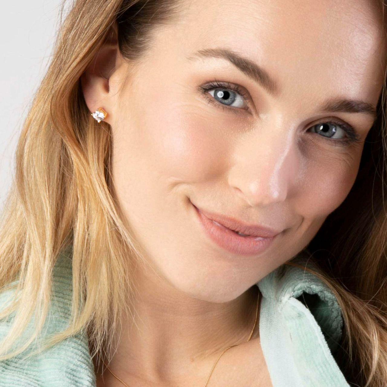Zilveren oorknoppen goldplated zirkonia 6,5mm voor dames
