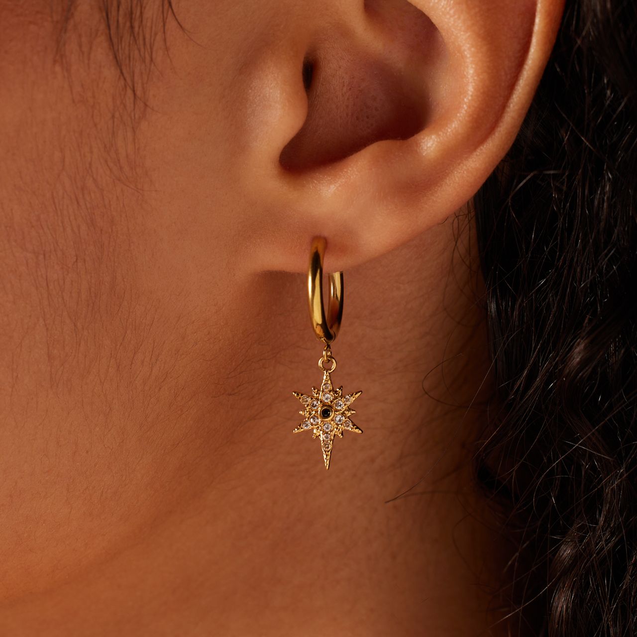 Stalen goldplated oorringen ster met zirkonia voor dames