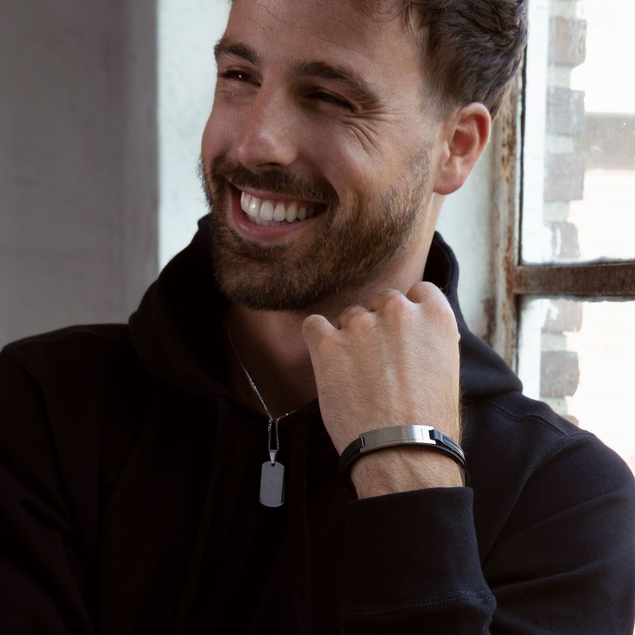 gerecycleerd stalen plaatarmband dubbel zwart leer