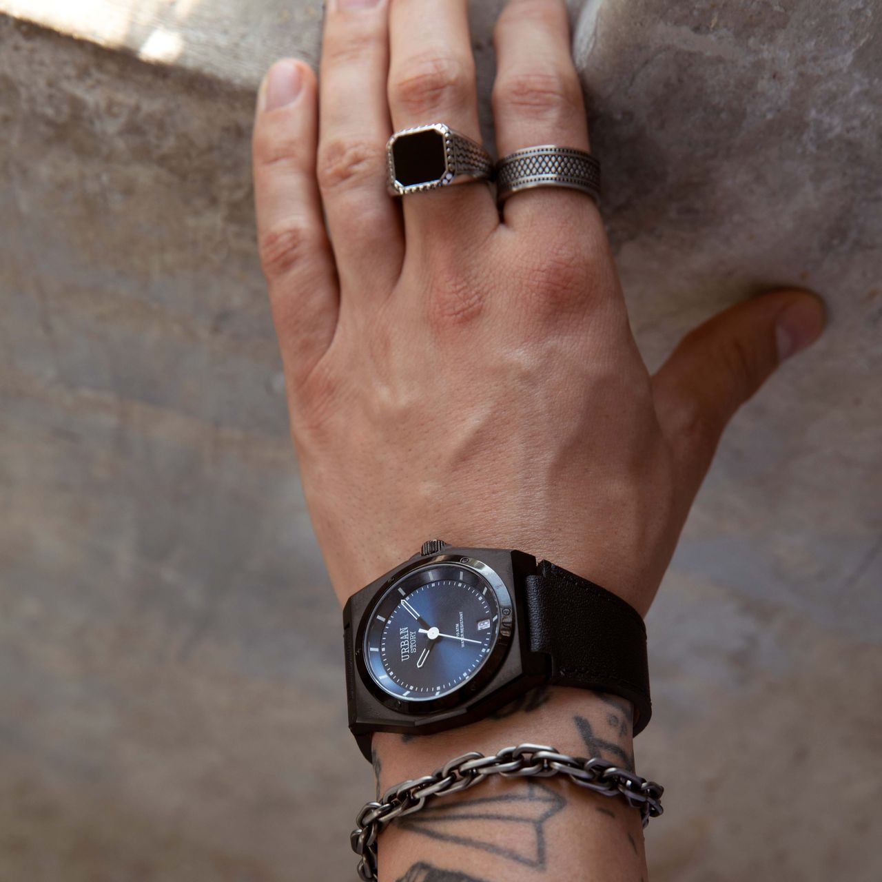 Gerecycled stainless steel heren zegelring bewerkt met black agate