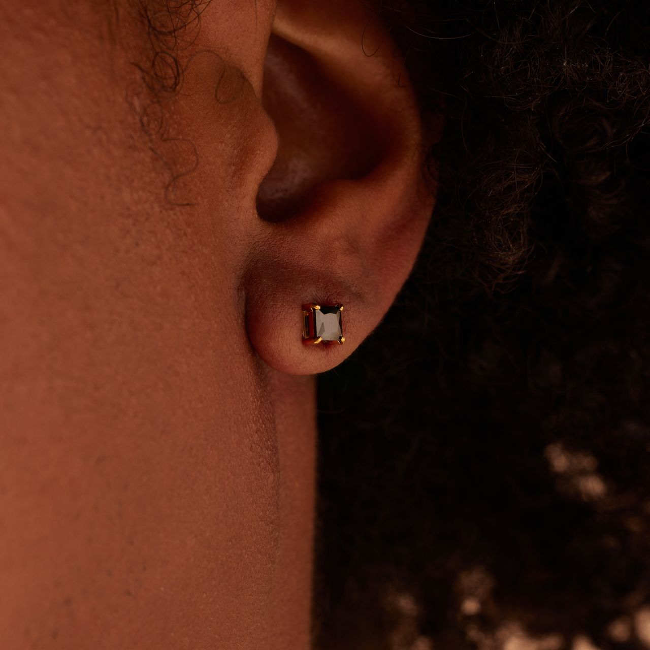 Ohrringe, Edelstahl, vergoldet, mit viereckigem Zirkonia, 4 mm