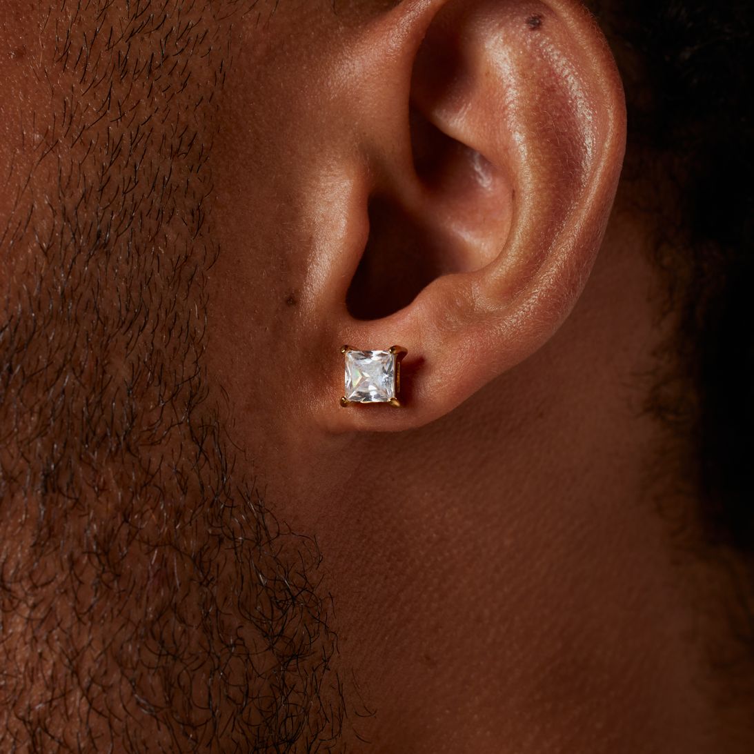 Gerecycled stainless steel oorknoppen goldplated met vierkante zirkonia 6mm voor heren
