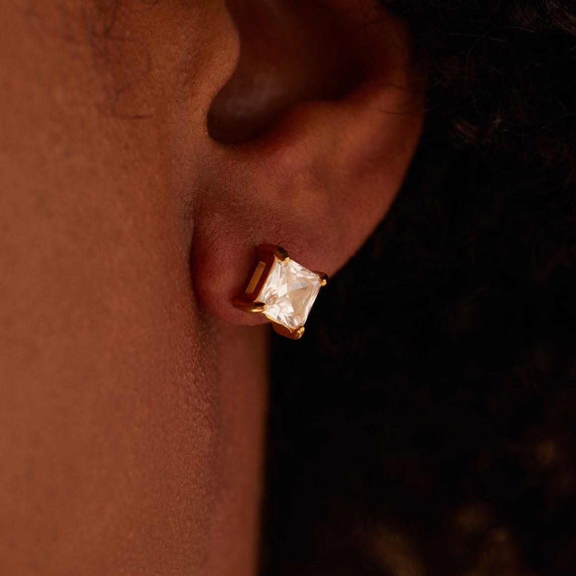 Gerecycled stalen oorknoppen goldplated met vierkante zirkonia 6mm voor heren