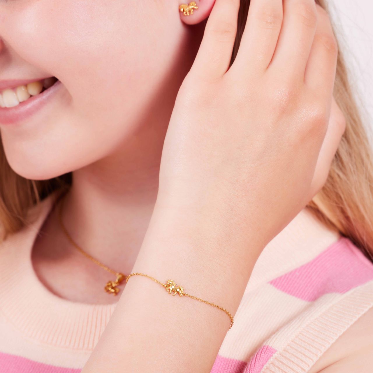 Zilveren goldplated kinderarmband met hanger paard