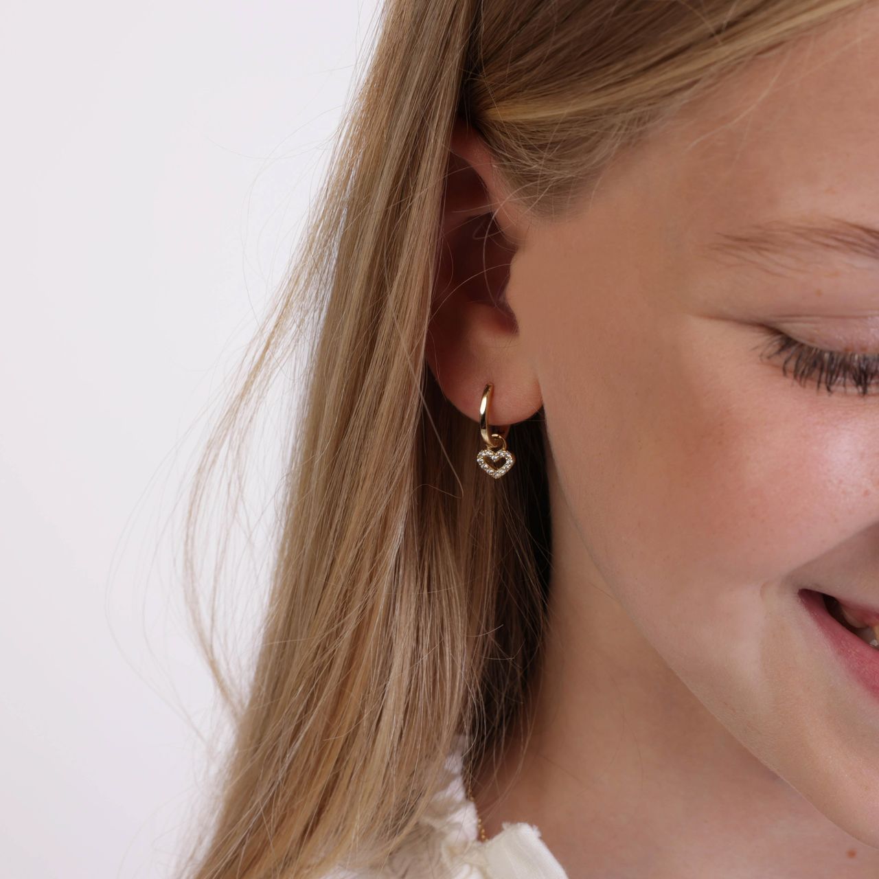 Zilveren goldplated kinderoorbellen met hanger hart