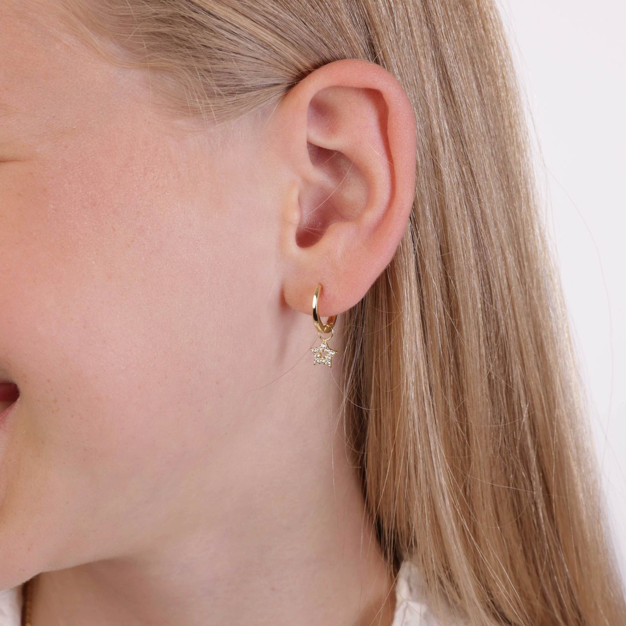 Zilveren goldplated kinderoorringen ster met zirkonia