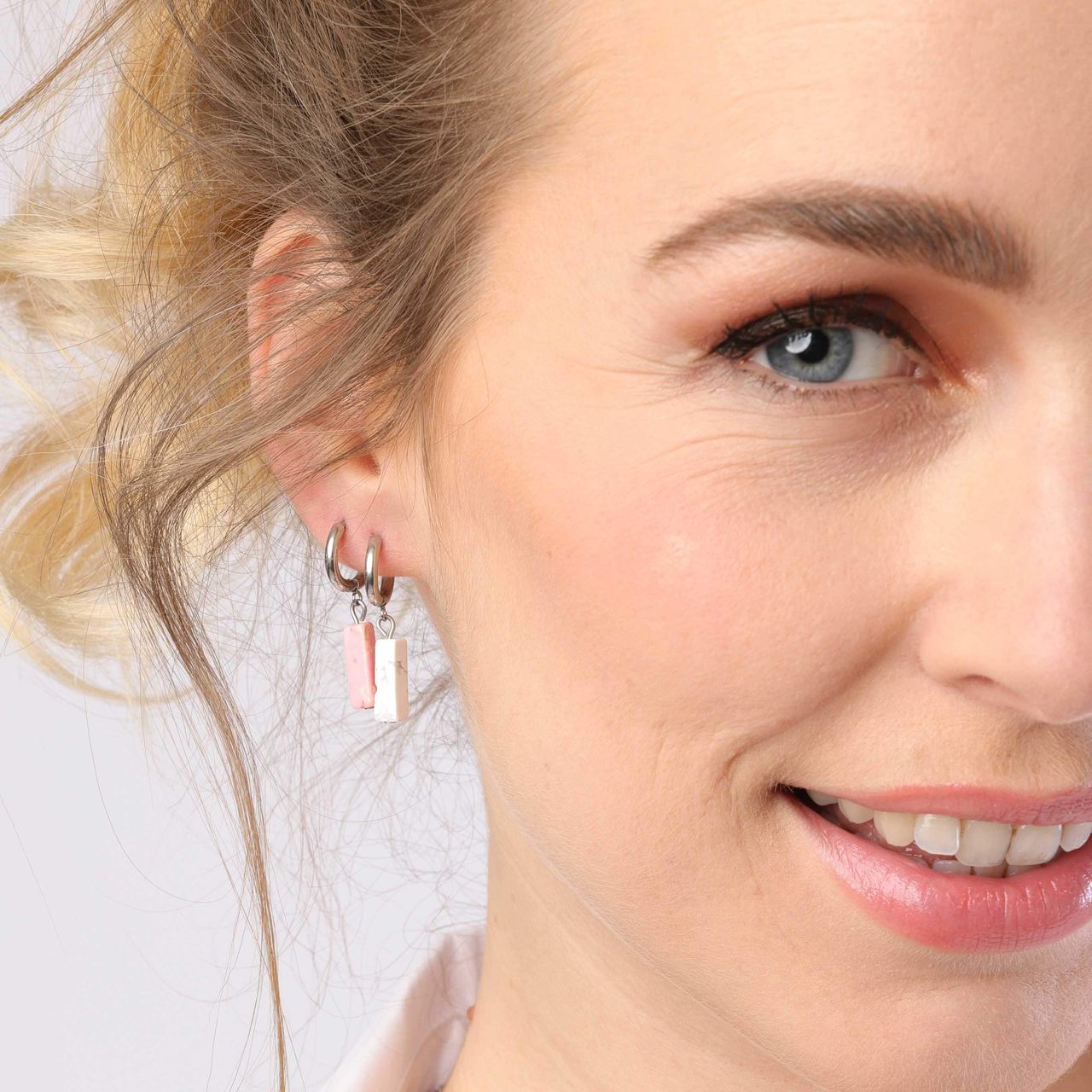 Stainless steel oorbellen met Pink Opal