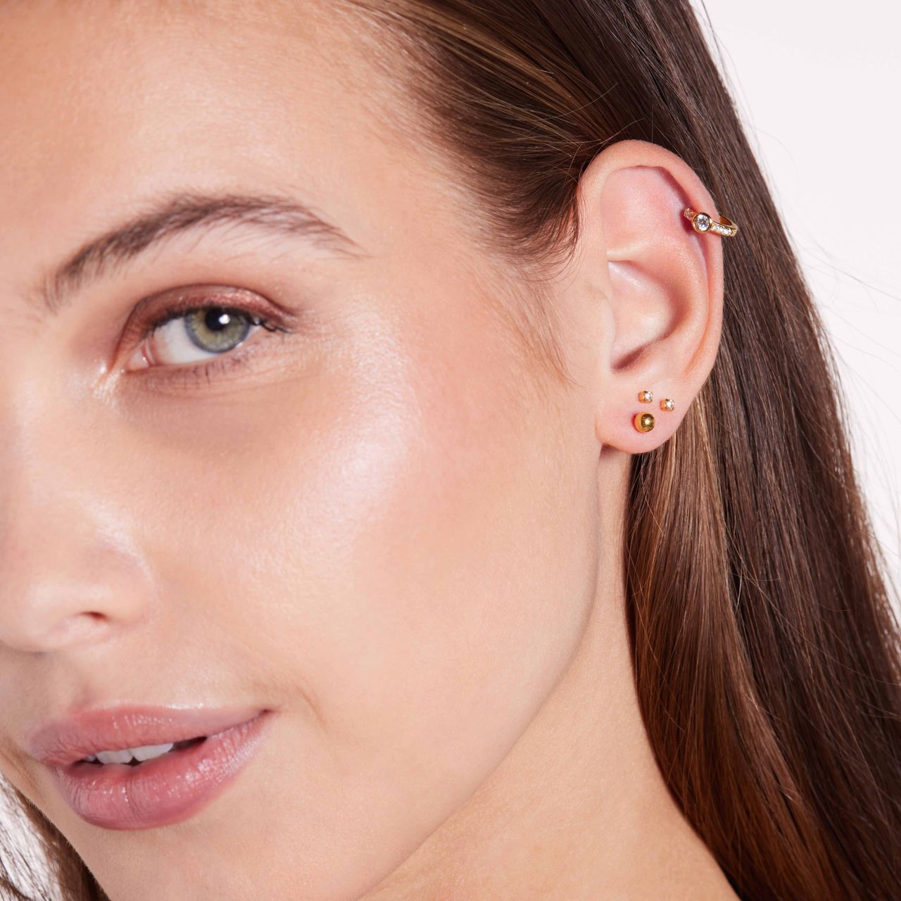 Zilveren goldplated helixpiercing met zirkonia voor dames