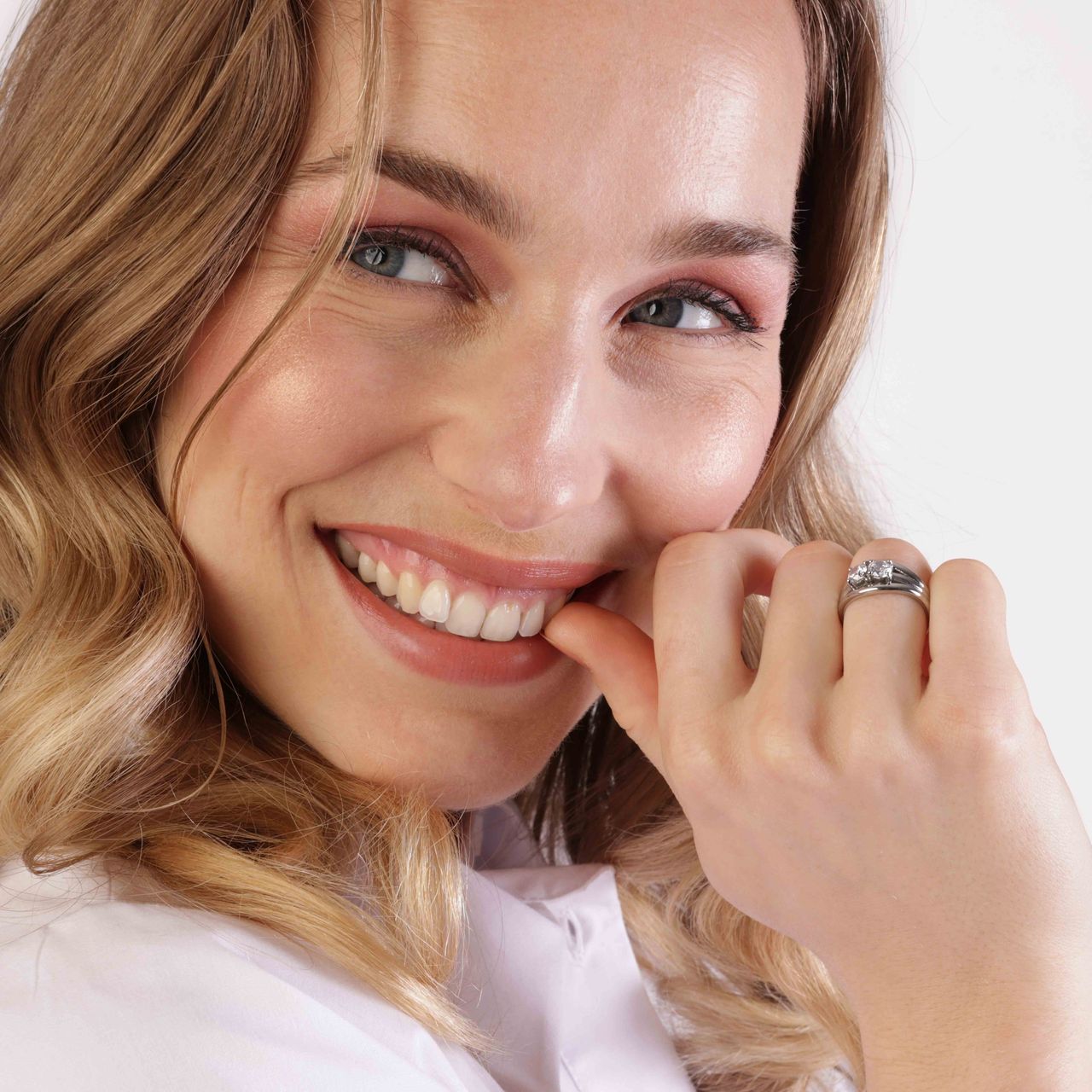 Gerecycled stalen ring met zirkonia stenen