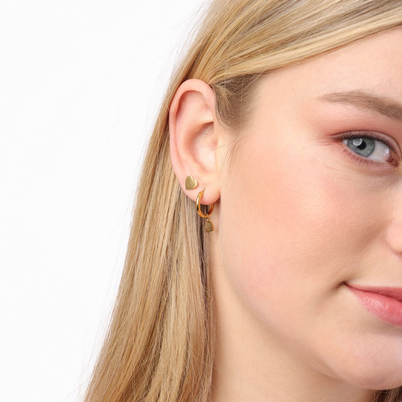 Stalen goldplated oorbellen met hartjes