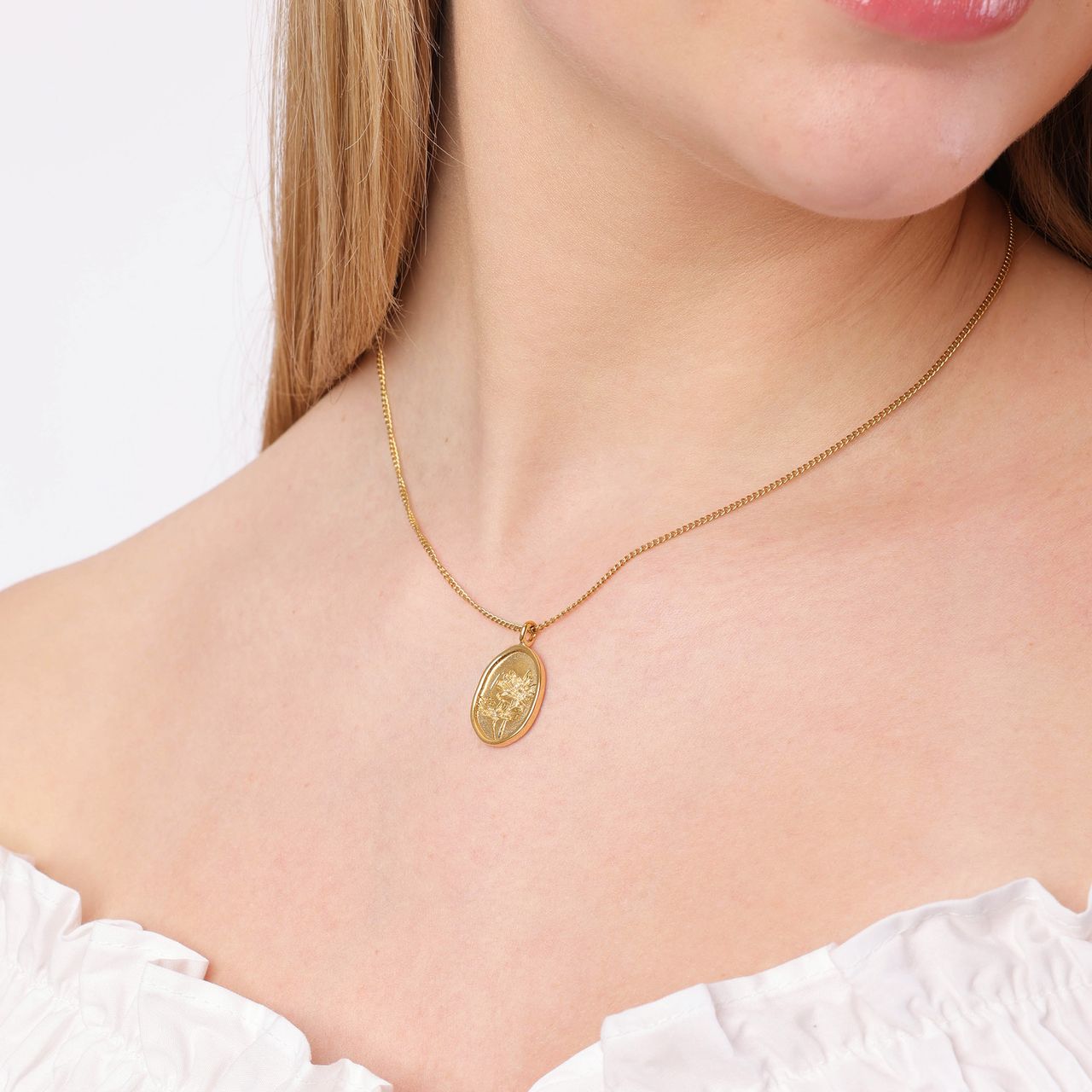 Stalen goldplated ketting met hanger bloemen