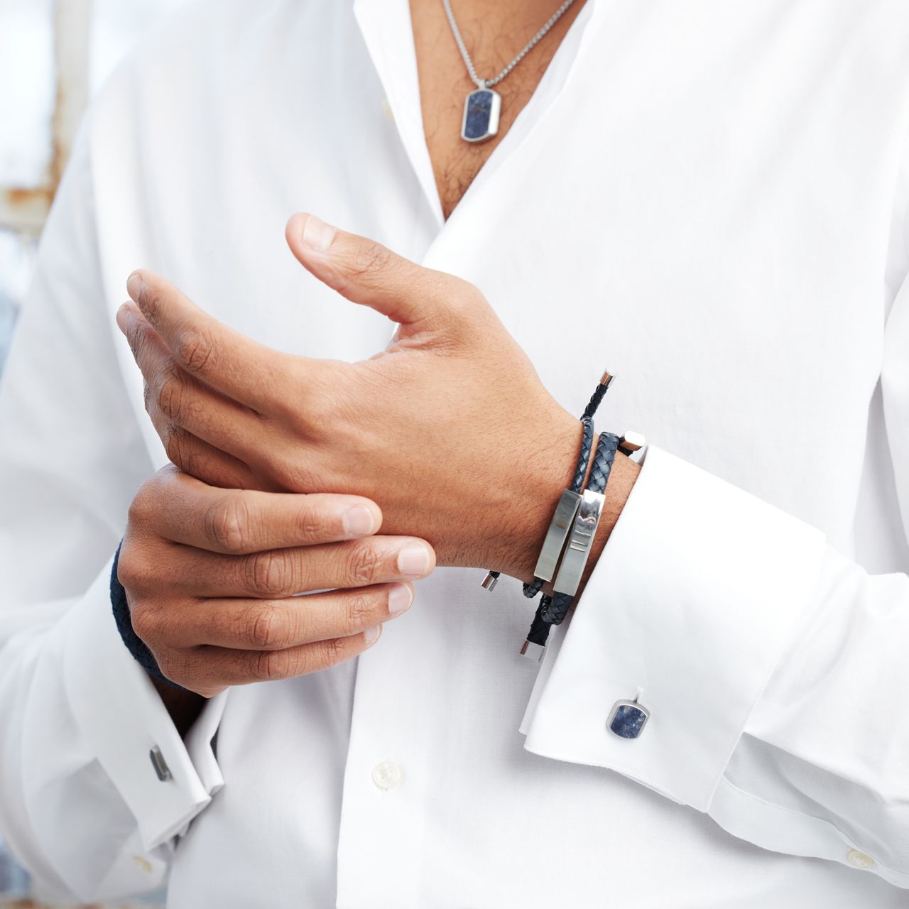 Blauw leren herenarmband met gerecycleerd stalen plaat