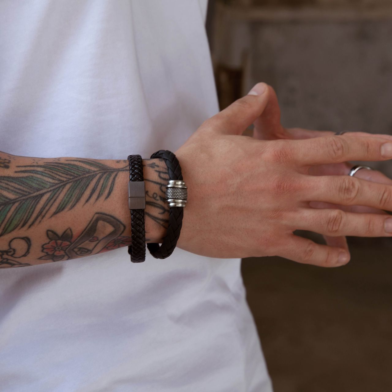 Herrenarmband, Edelstahl, mit geflochtenem, schwarzem Leder