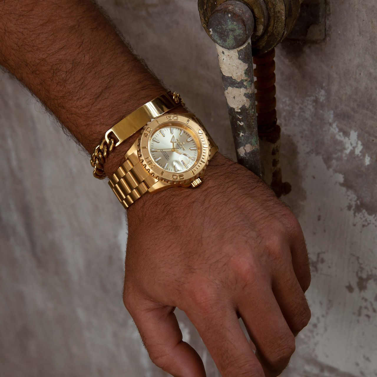 Marlow Miller Armbanduhr mit goldfarbenem Edelstahlarmband