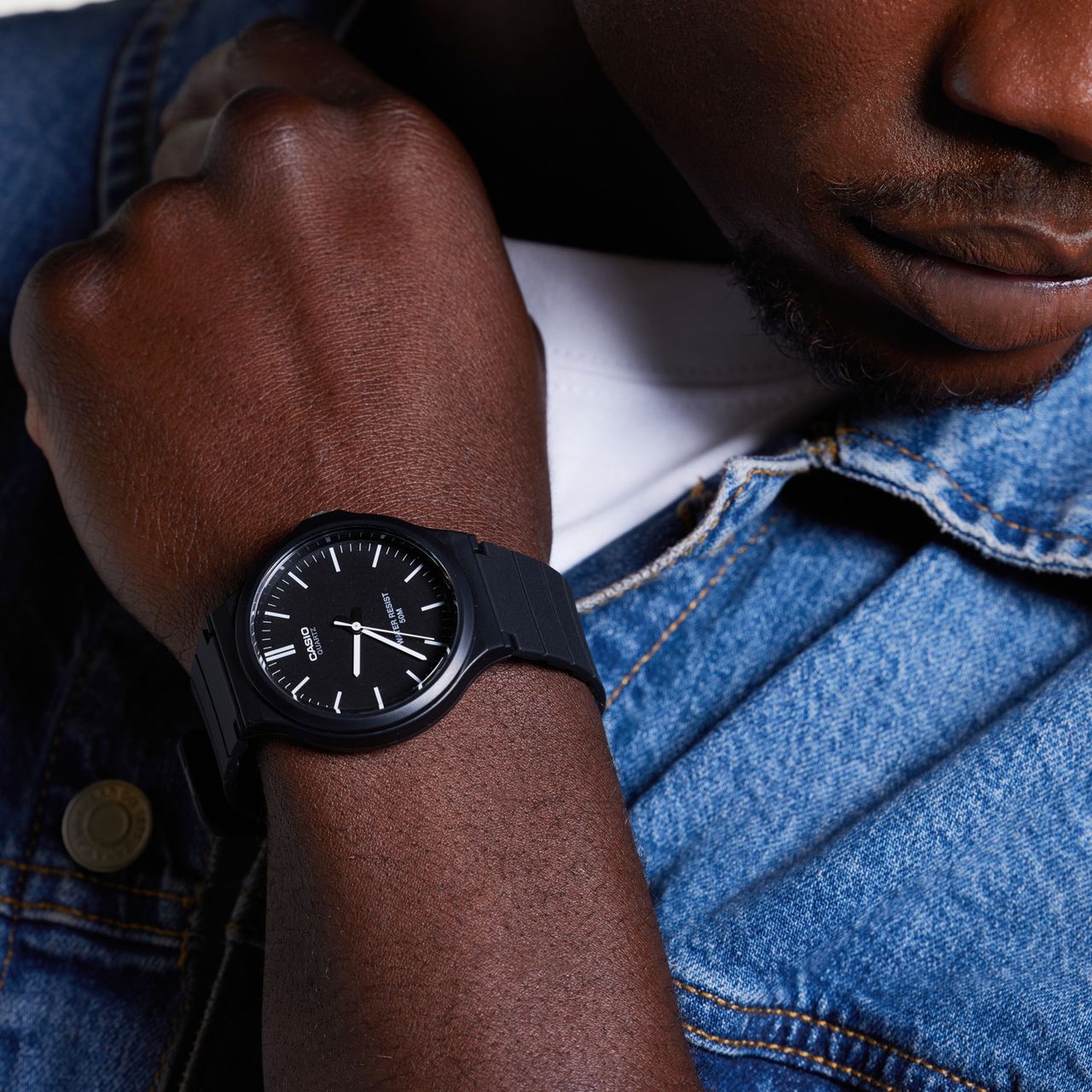 Casio Analoog Horloge Zwart MW-240-1EVEF