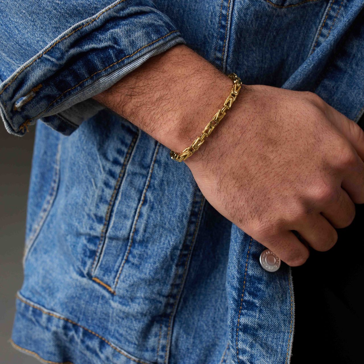 Gerecycleerd stainless steel goldplated armband met koningsschakel