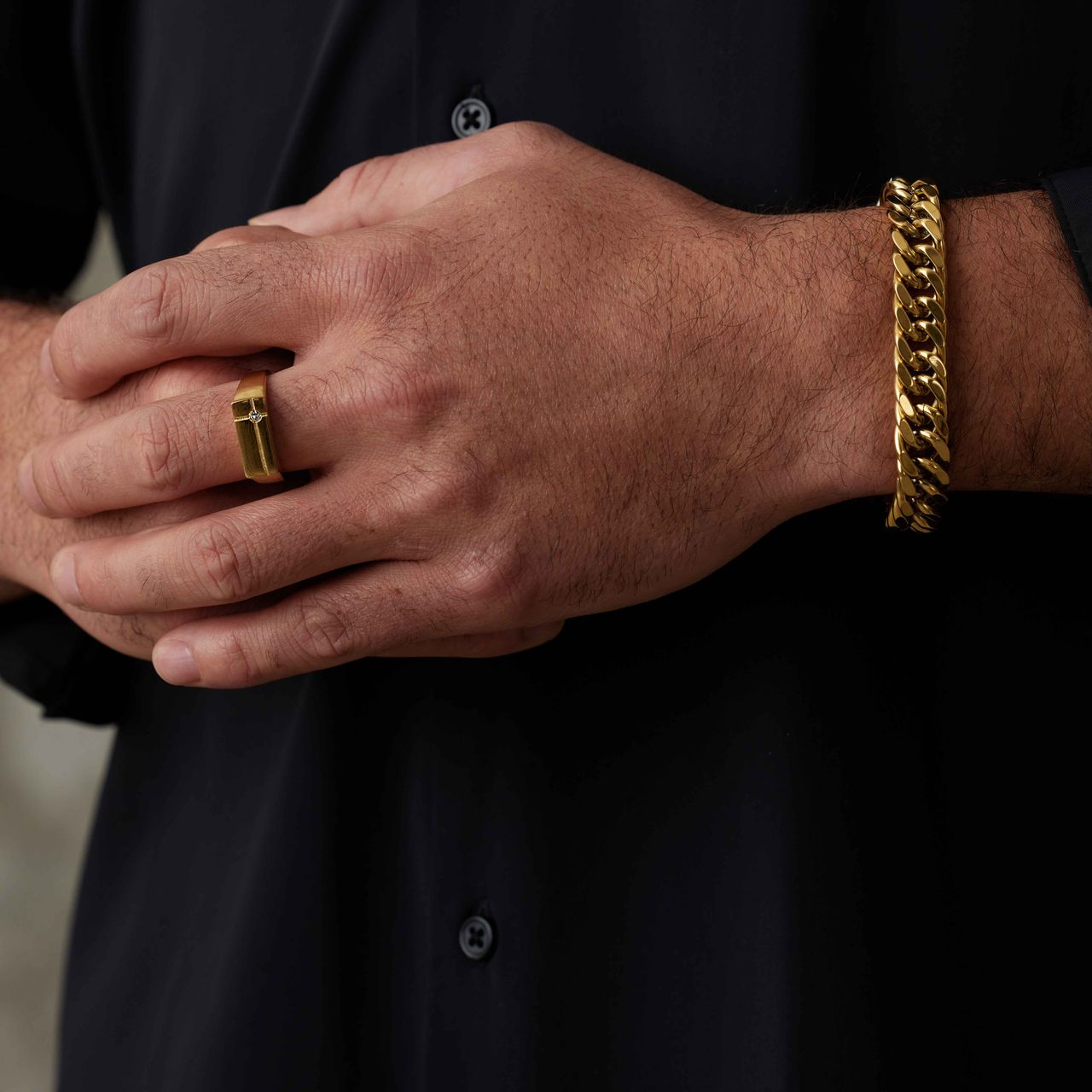 Stainless steel goldplated herenzegelring met zirkonia