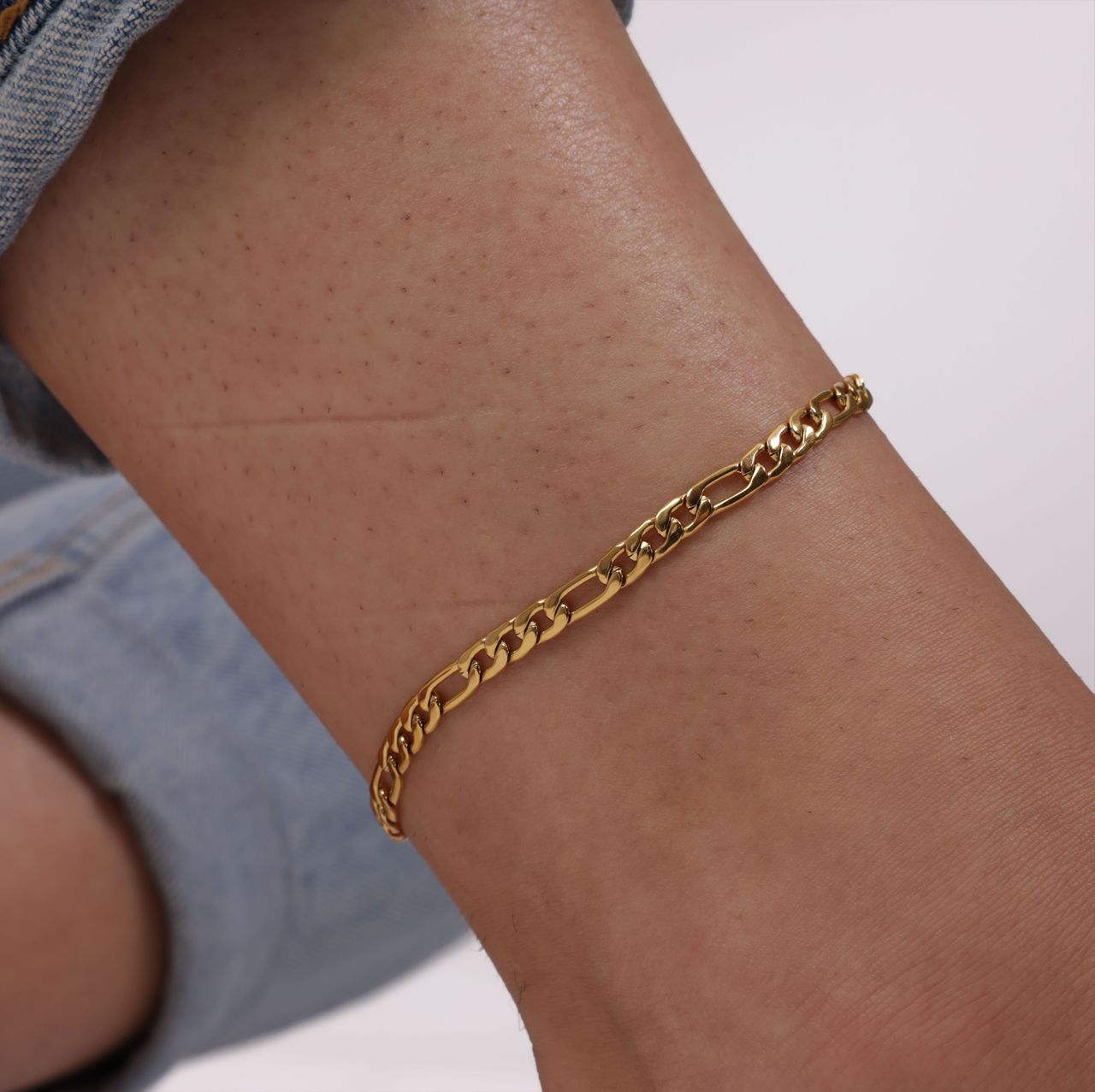 Gerecycleerd stainless steel goldplated enkelbandje figaro schakel