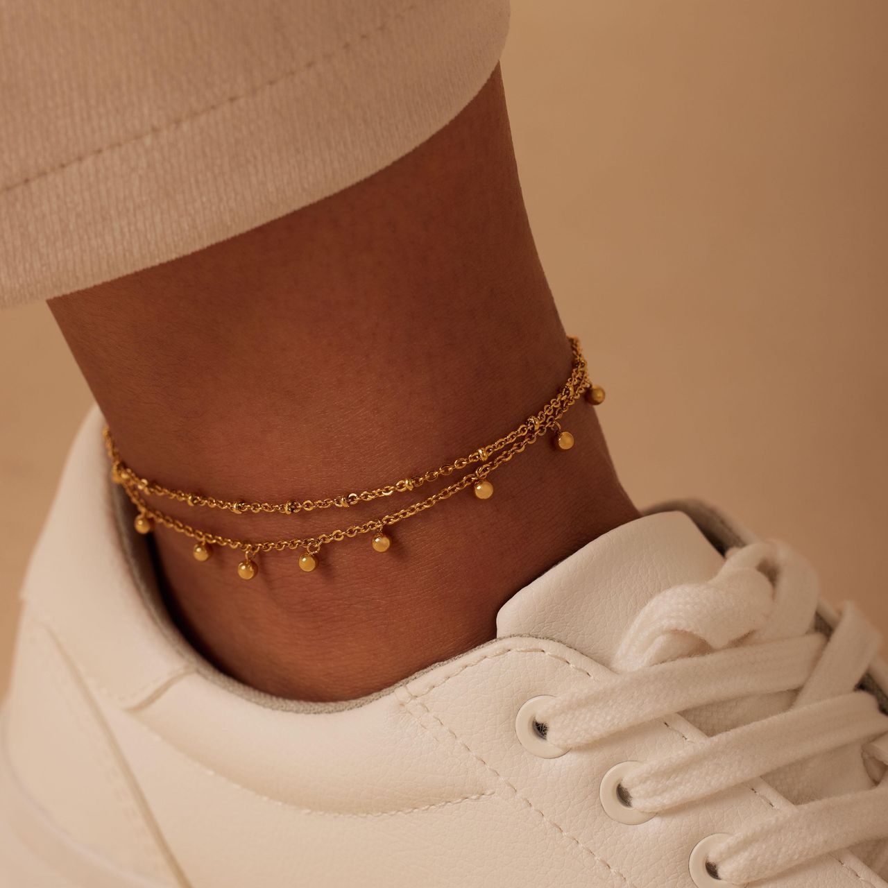 Gerecycleerd dubbele goldplated stainless steel enkelband met bedeltjes