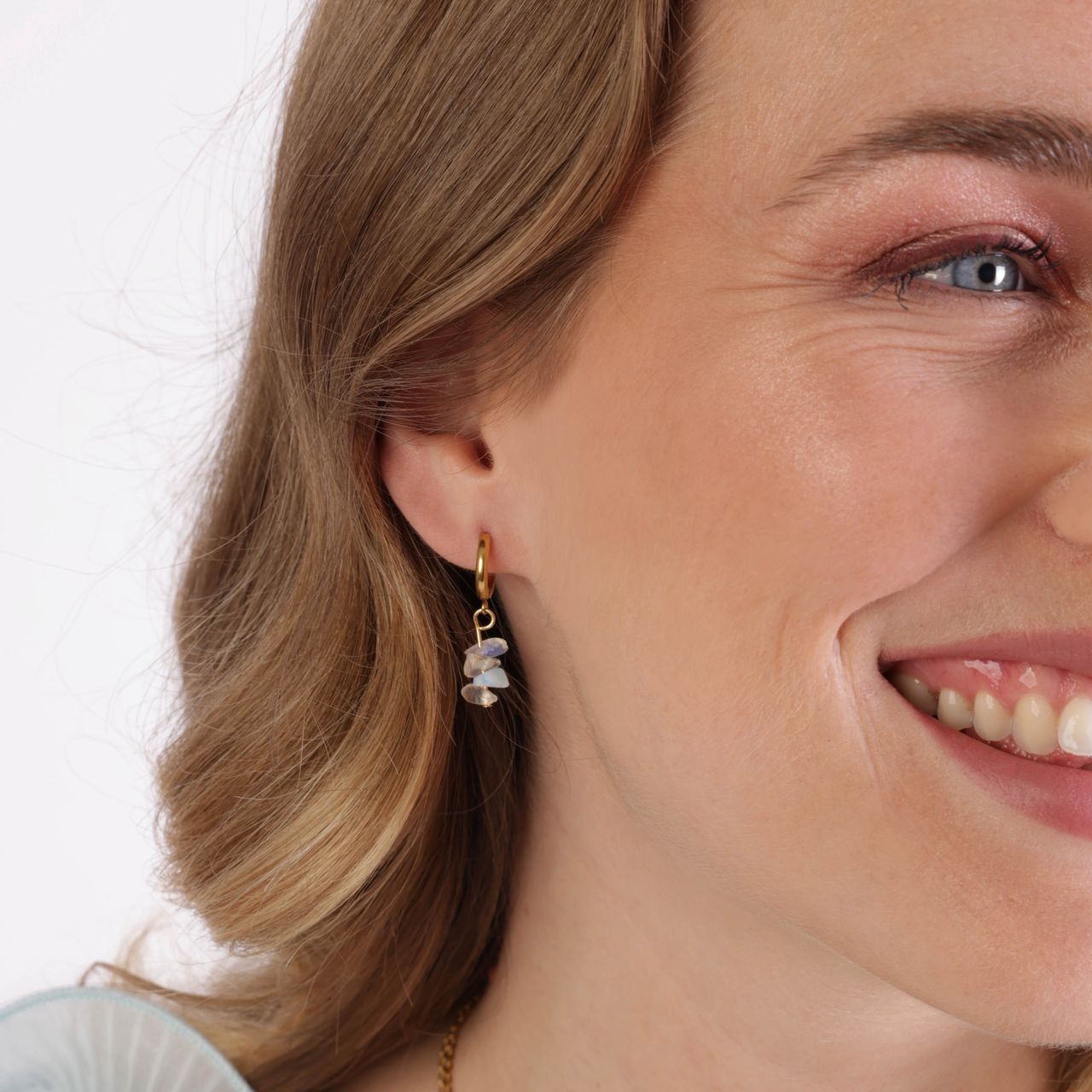 Stalen goldplated oorbellen met maansteen