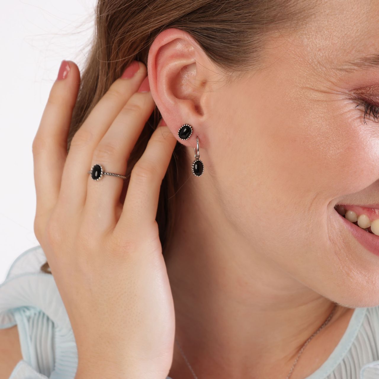 Zilveren oorknoppen met Gemstone black onyx